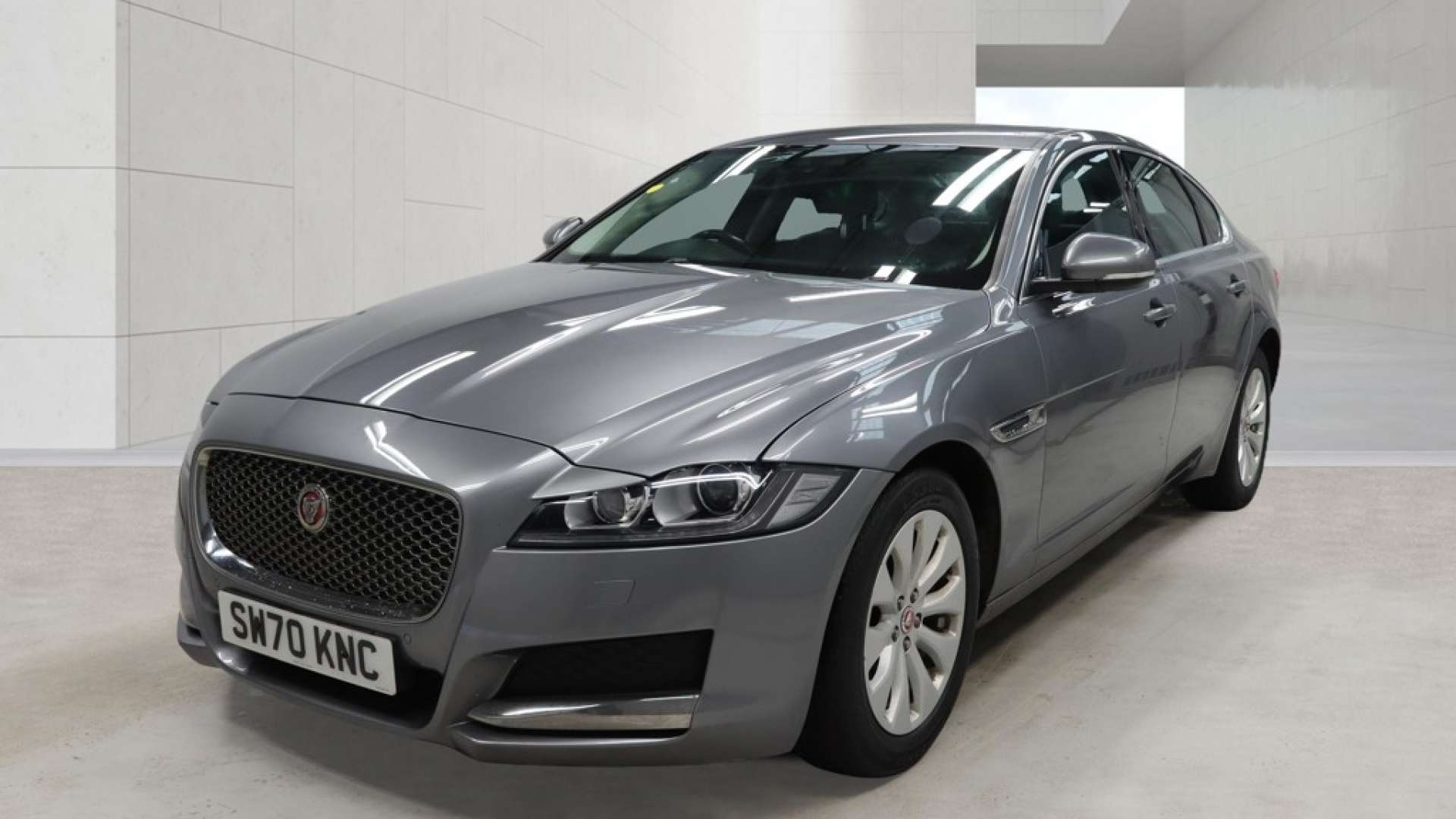 2020 Jaguar XF — image 3