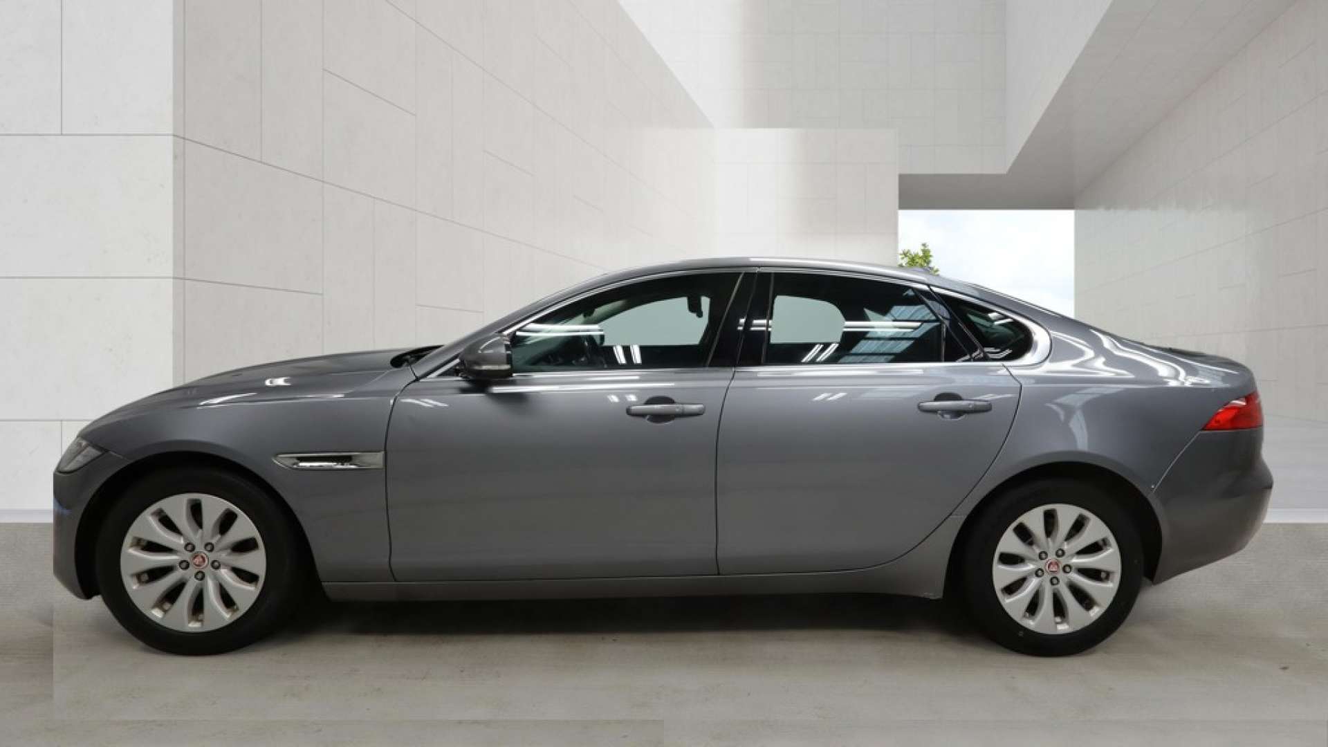 2020 Jaguar XF — image 7