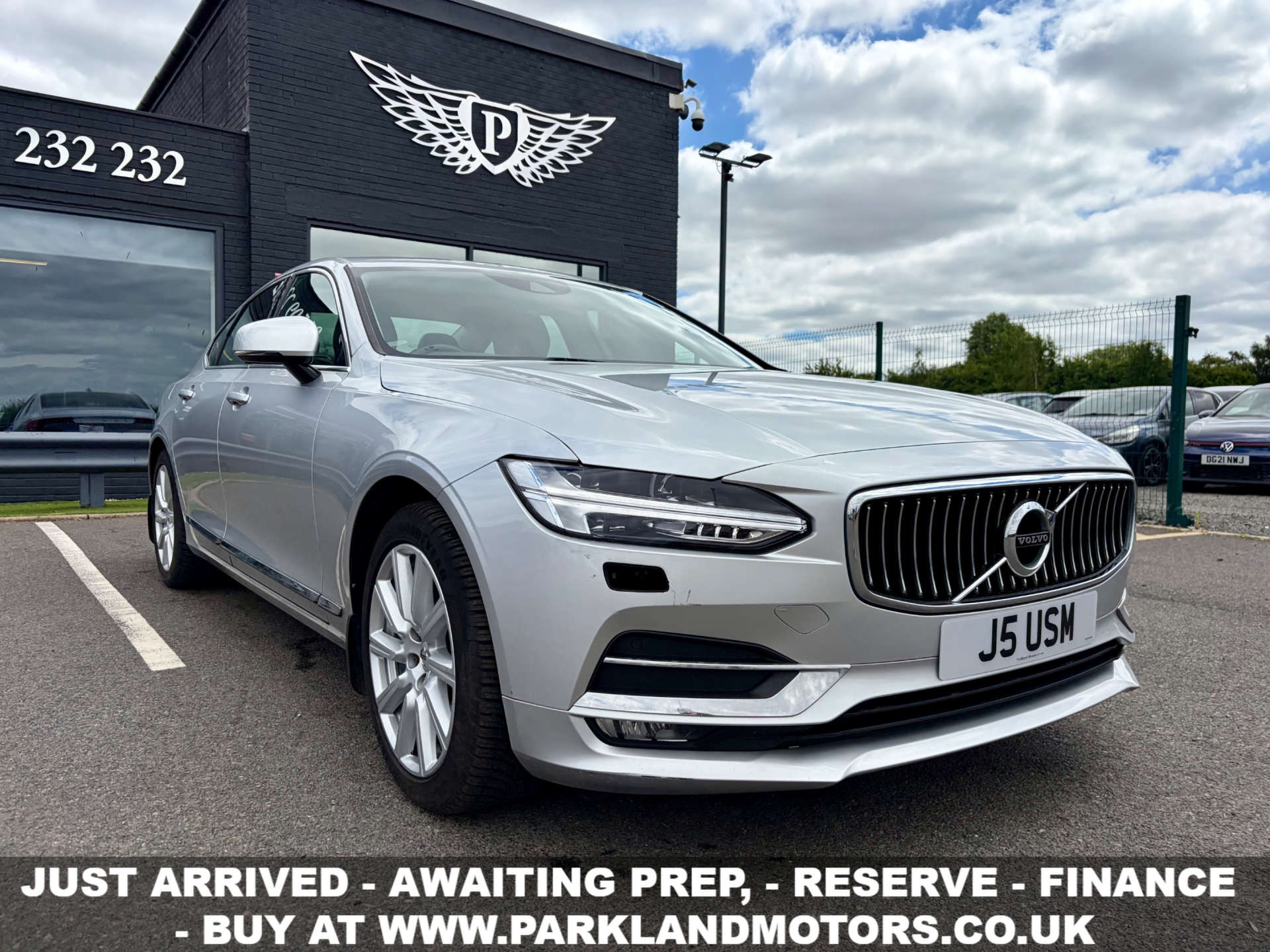 2017 Volvo S90 exterior view