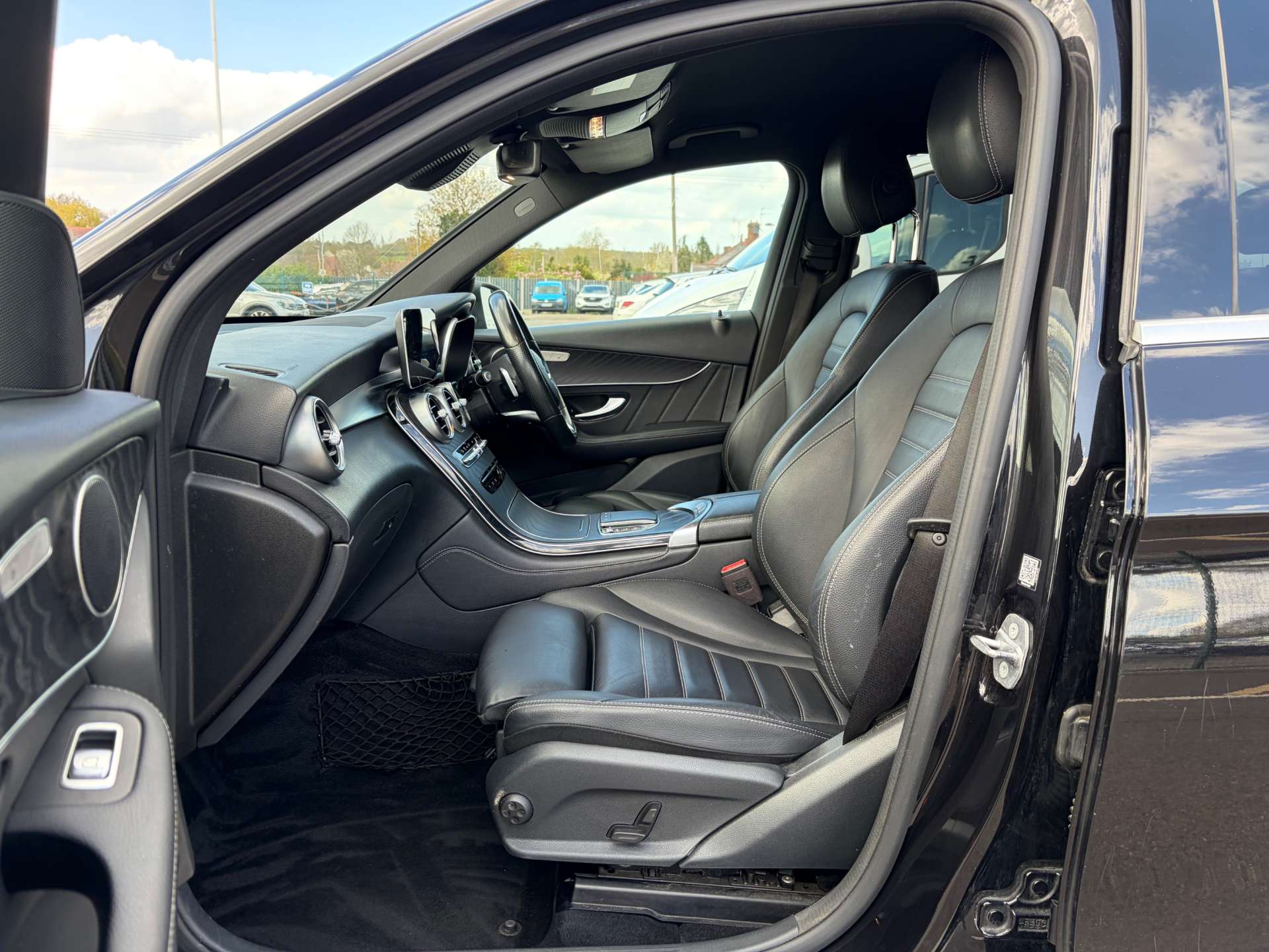 2019 Mercedes-Benz GLC300 — image 17