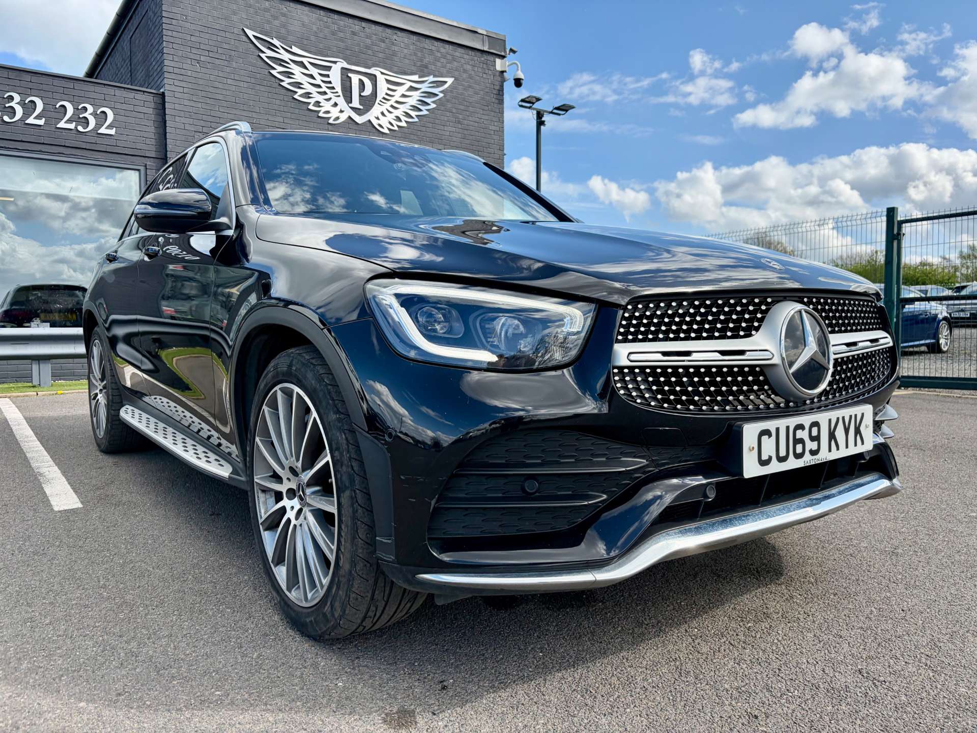 2019 Mercedes-Benz GLC300 — image 2