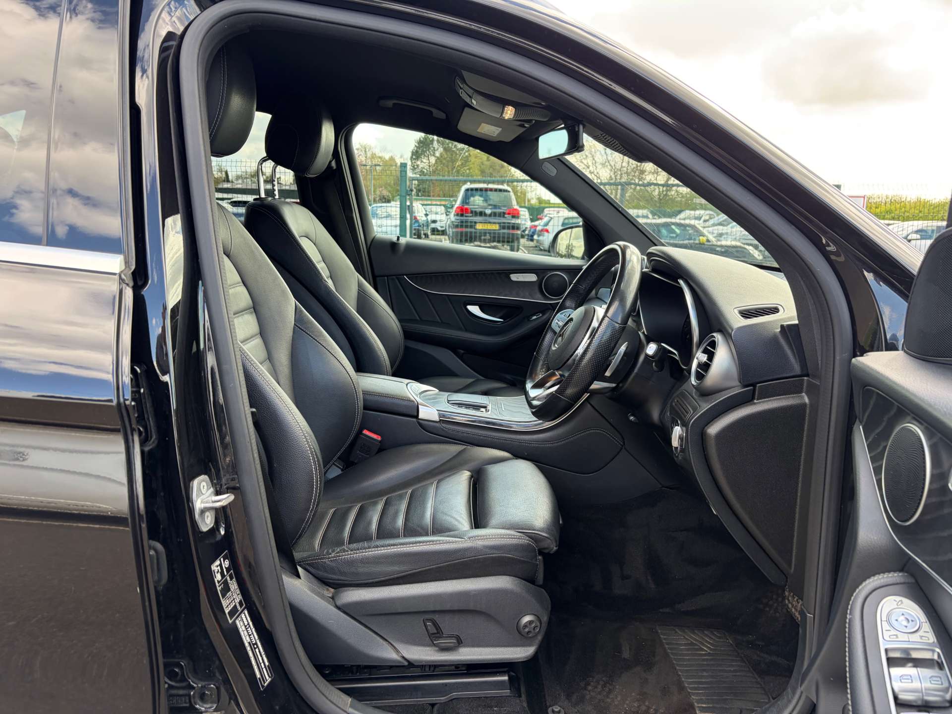 2019 Mercedes-Benz GLC300 — image 37