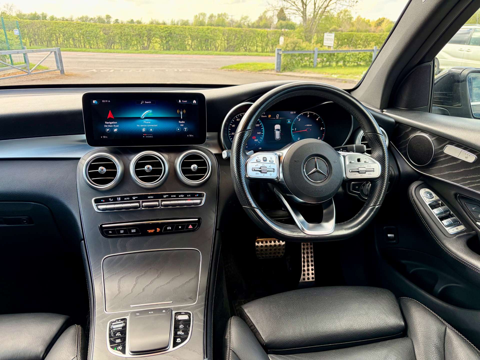 2019 Mercedes-Benz GLC300 — image 3