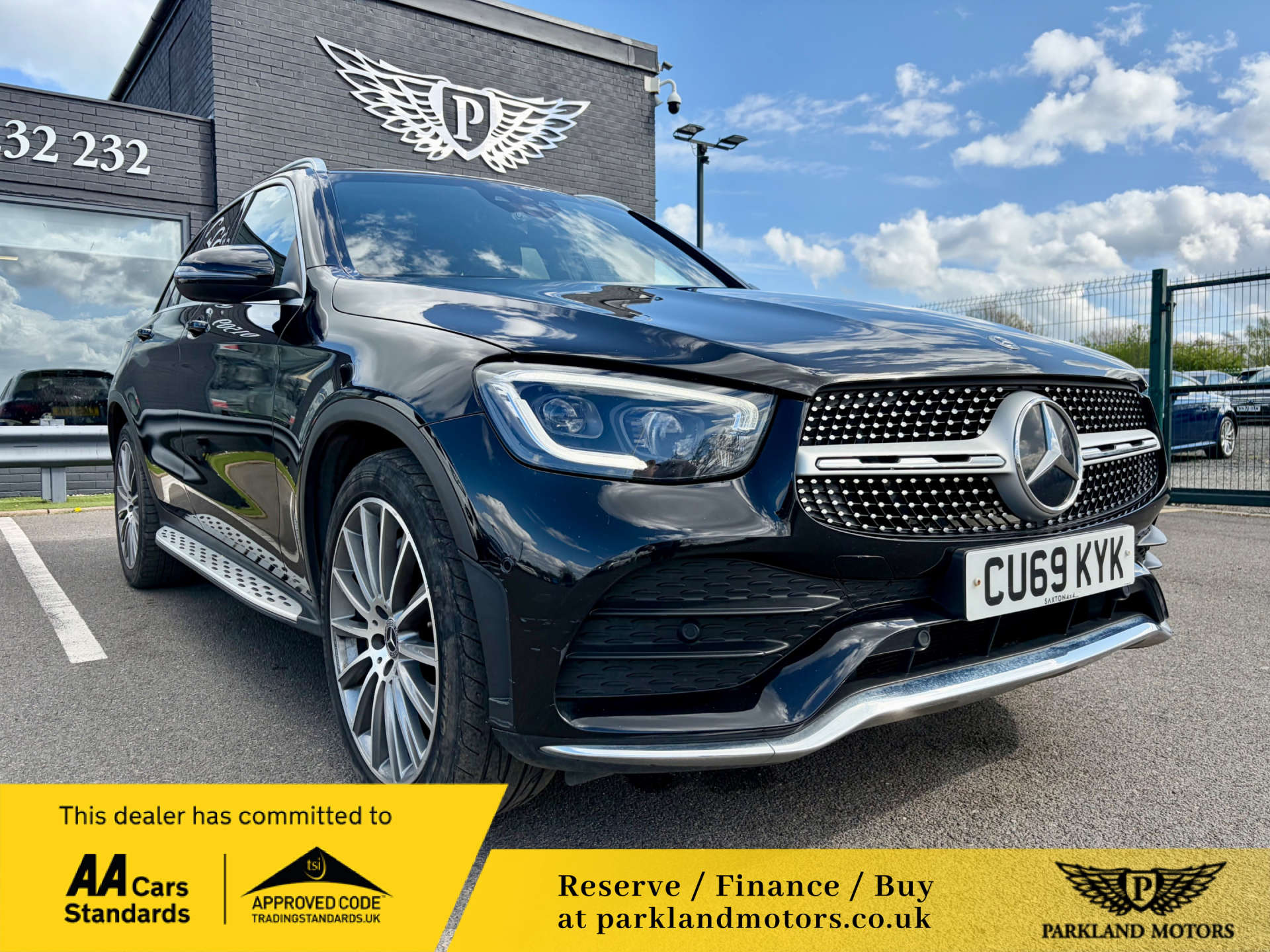 2019 Mercedes-Benz GLC300 — image 1