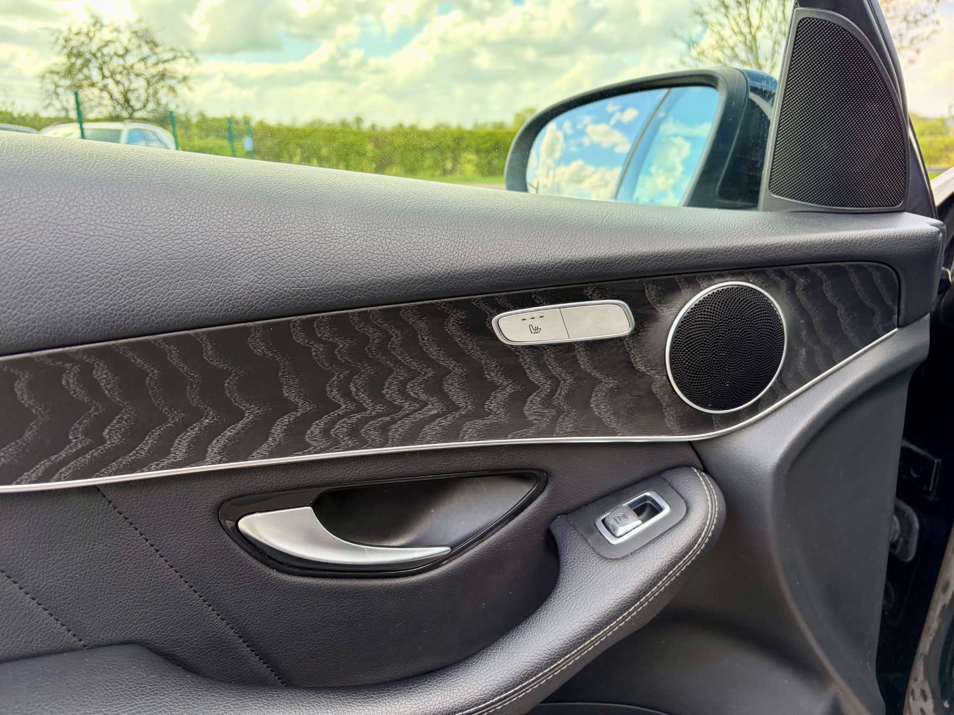 2019 Mercedes-Benz GLC300 — image 16
