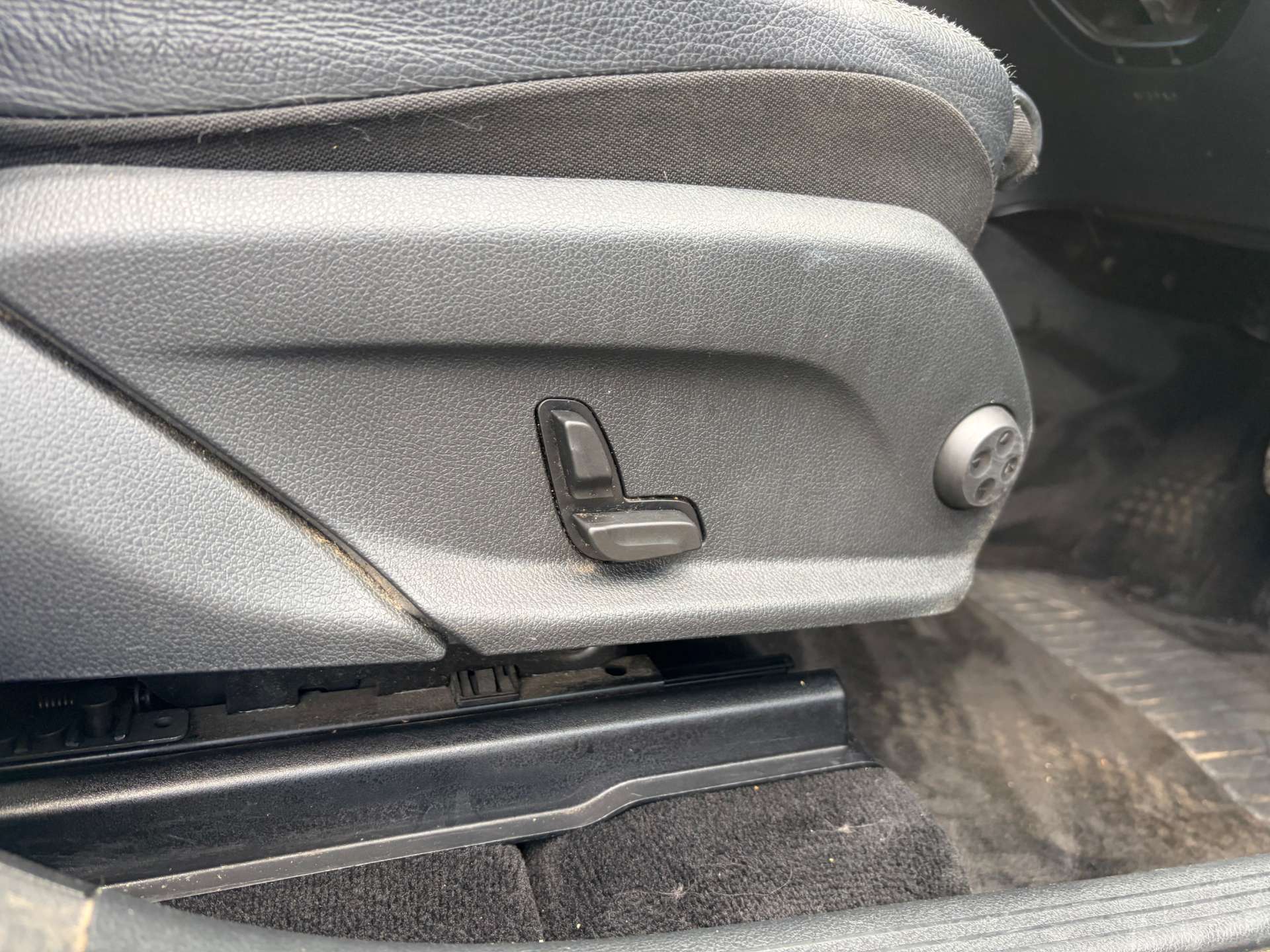 2019 Mercedes-Benz GLC300 — image 39