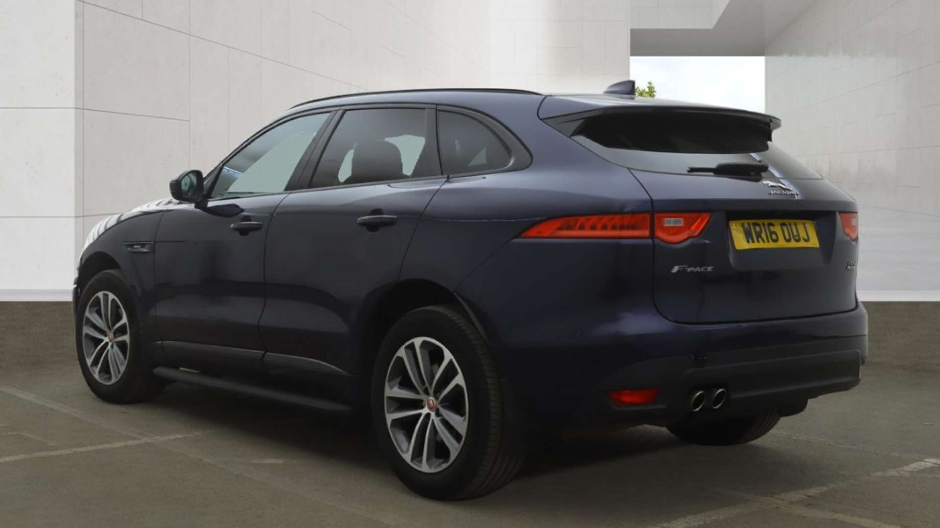2016 Jaguar F-Pace — image 4