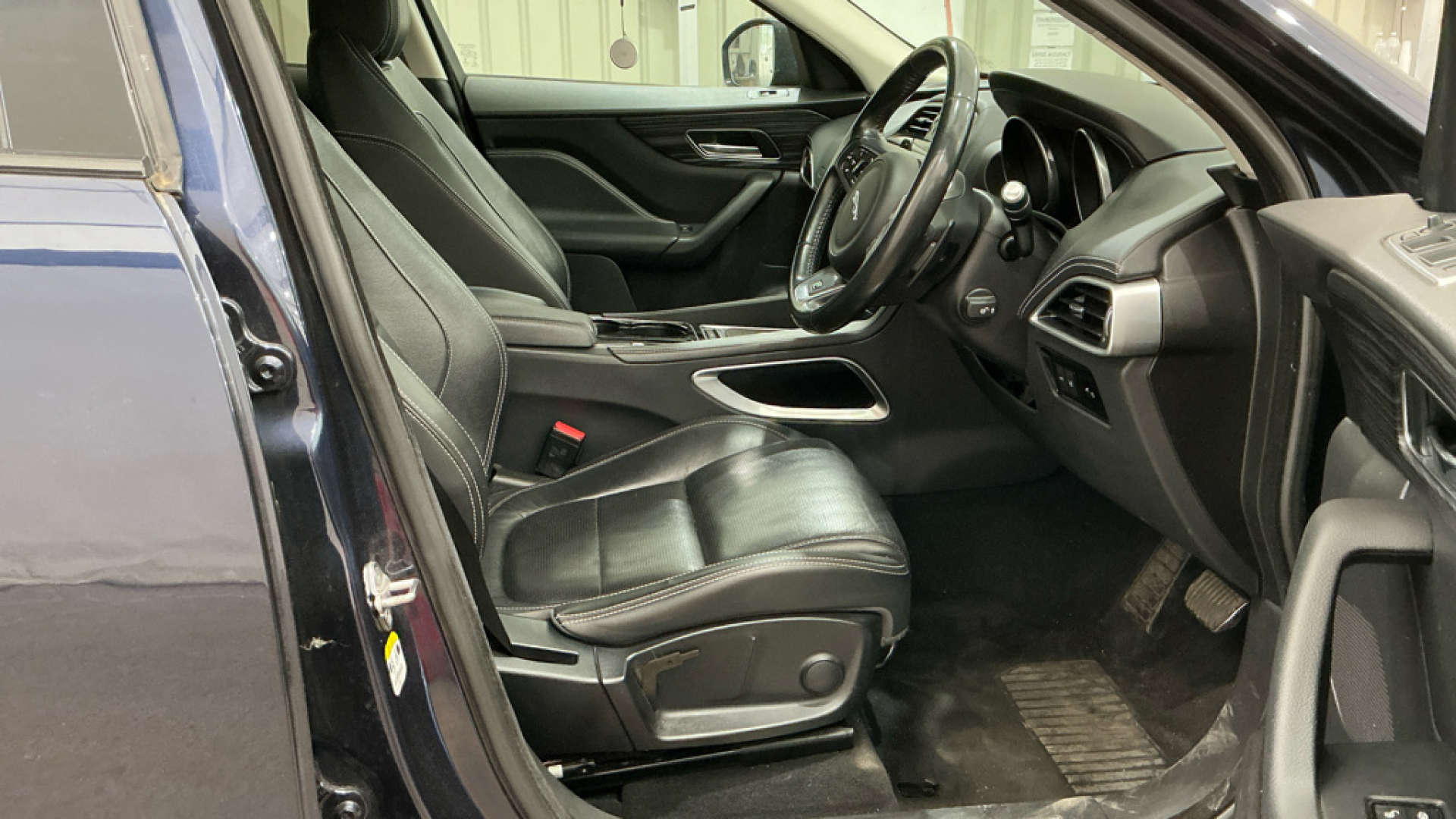 2016 Jaguar F-Pace — image 12