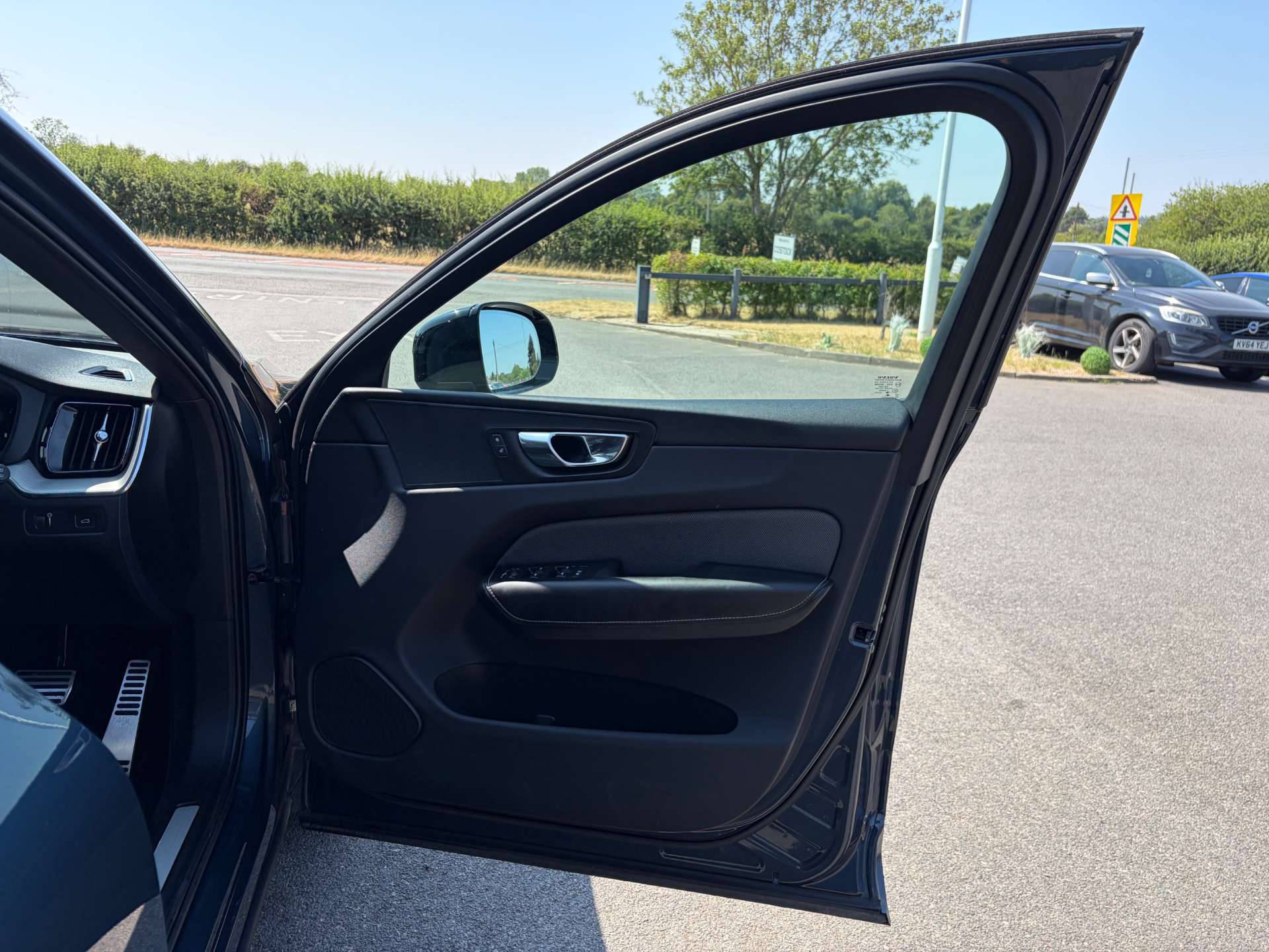 2021 Volvo XC60 — image 32