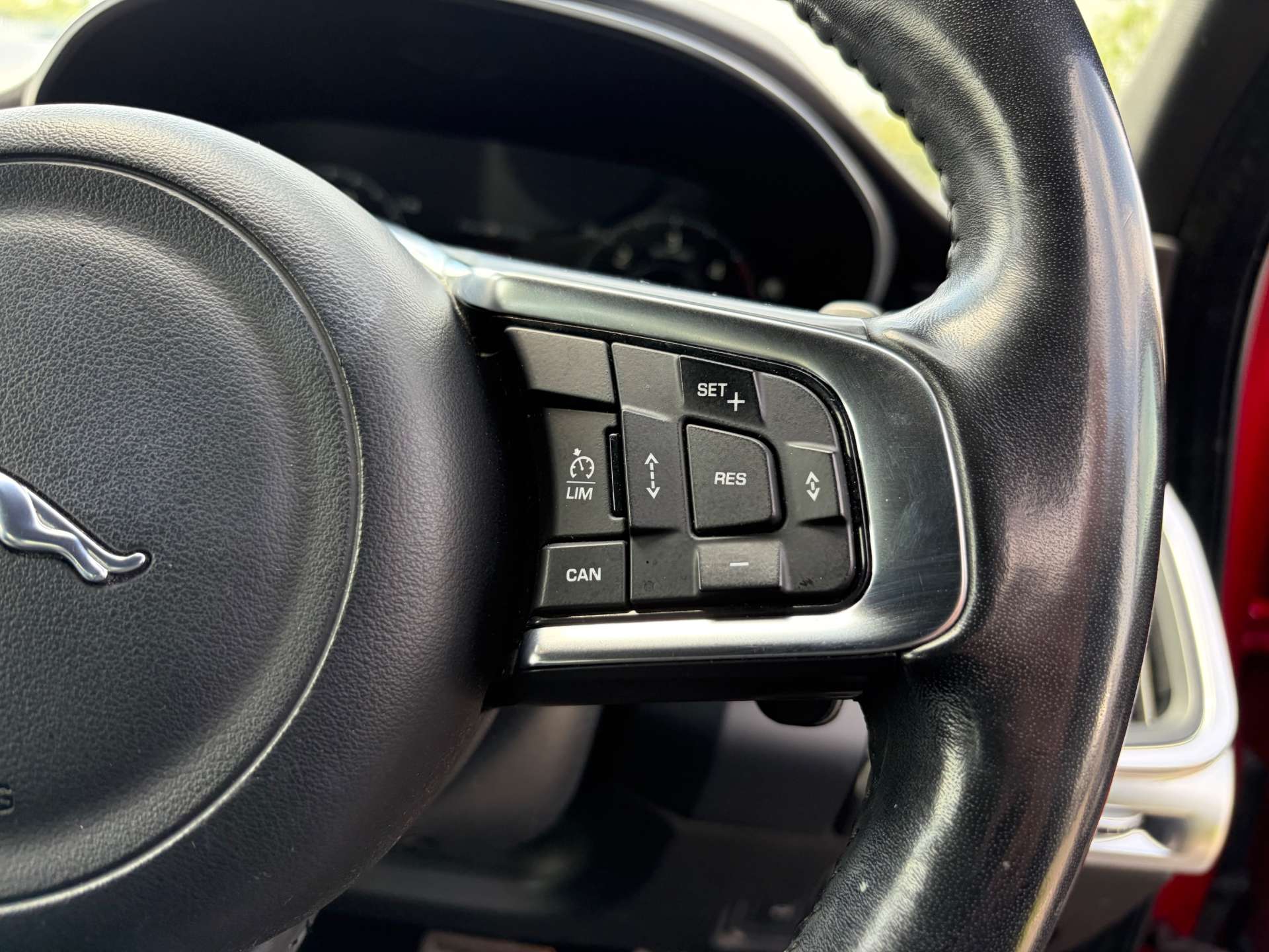 2018 Jaguar E-PACE — image 40