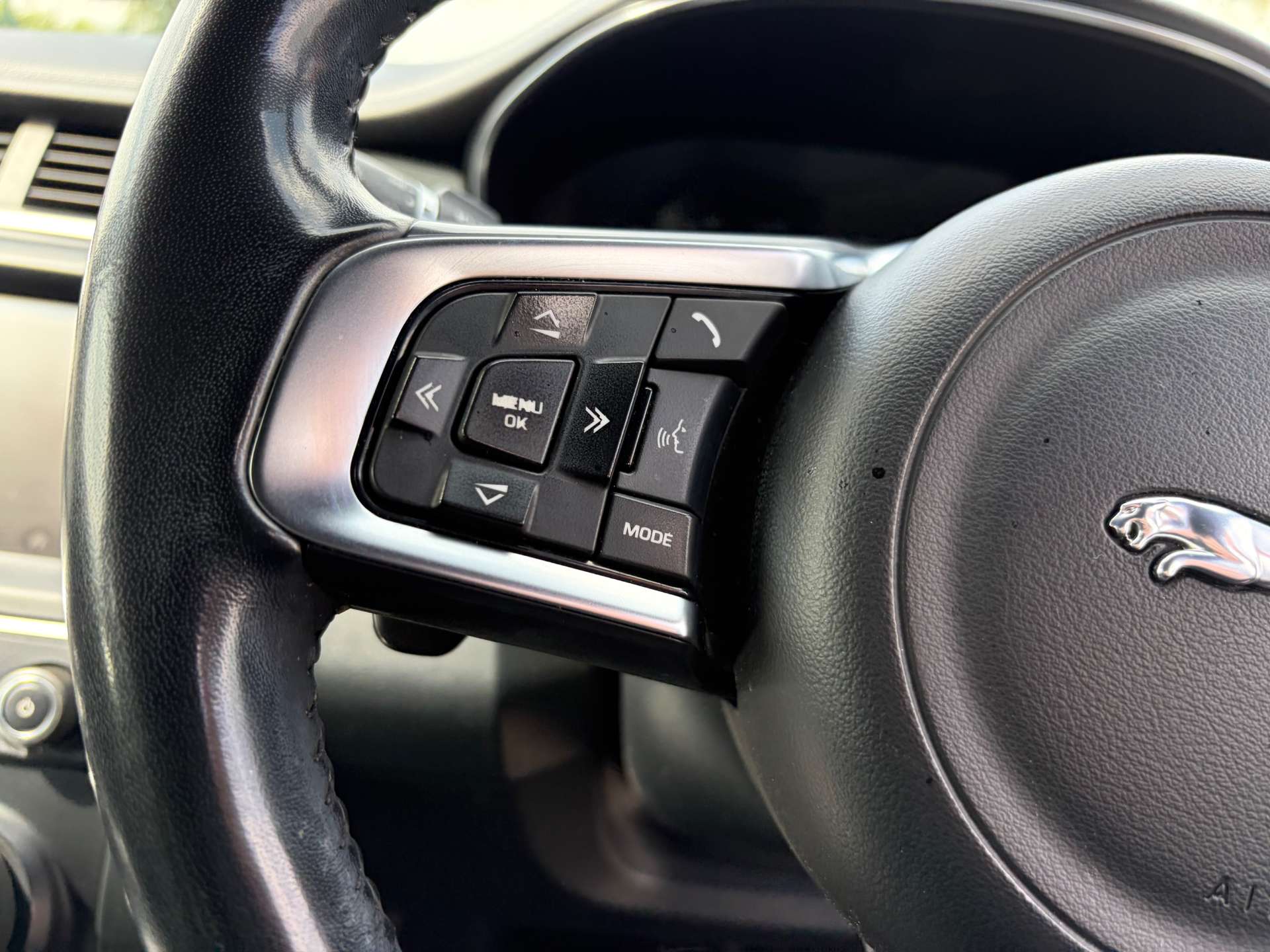 2018 Jaguar E-PACE — image 39