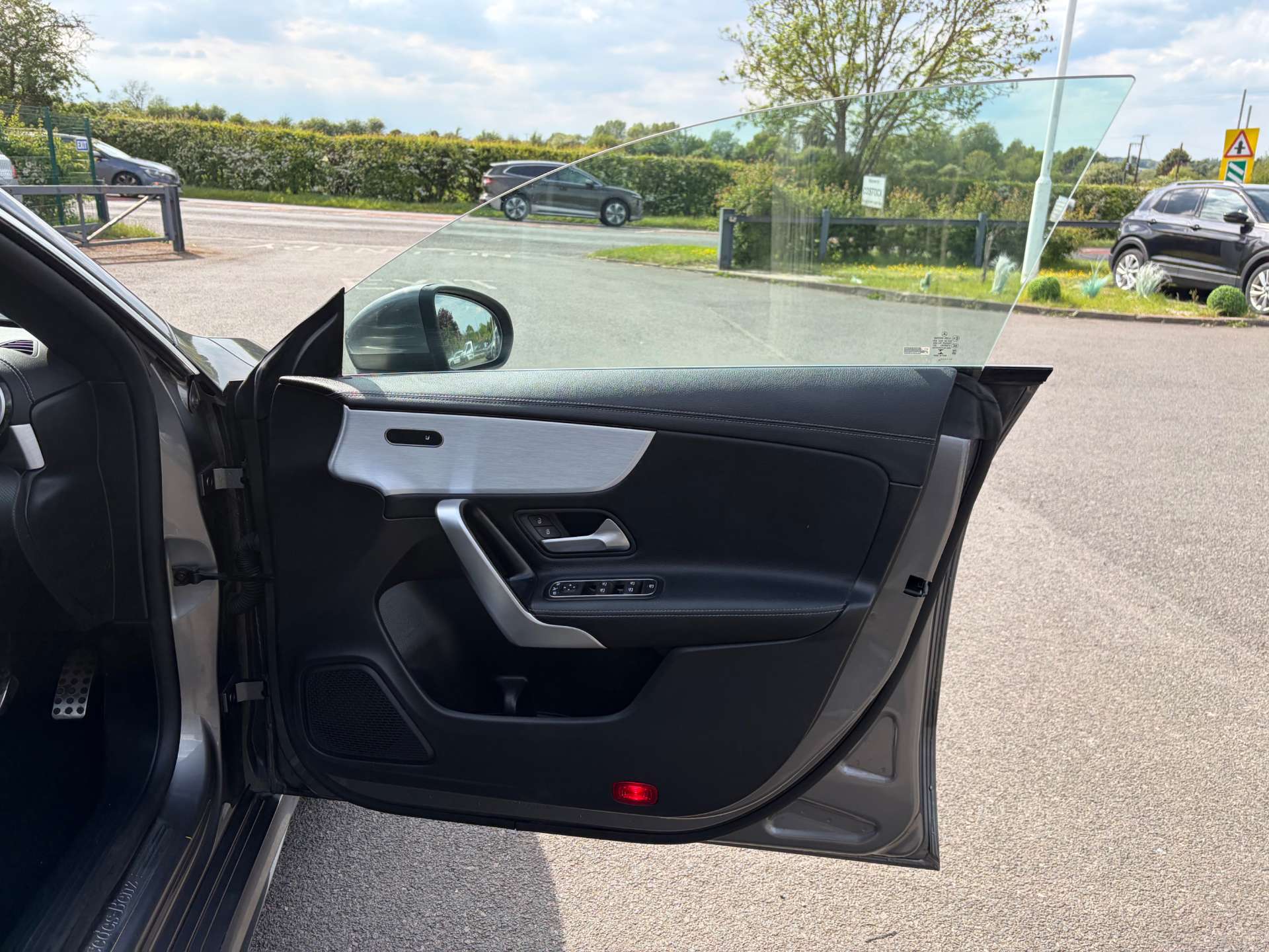 2022 Mercedes CLA180 — image 32