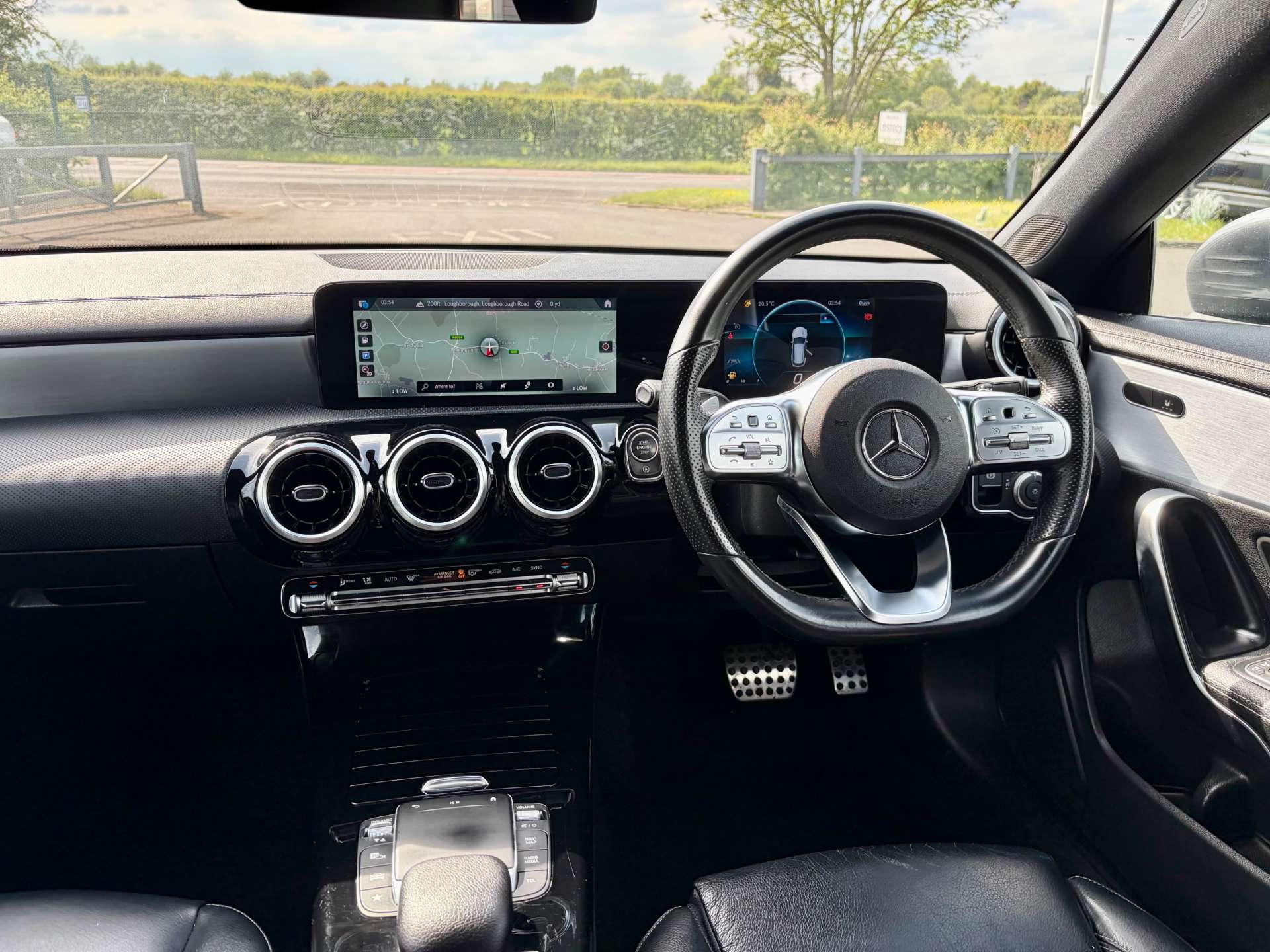 2022 Mercedes CLA180 — image 3