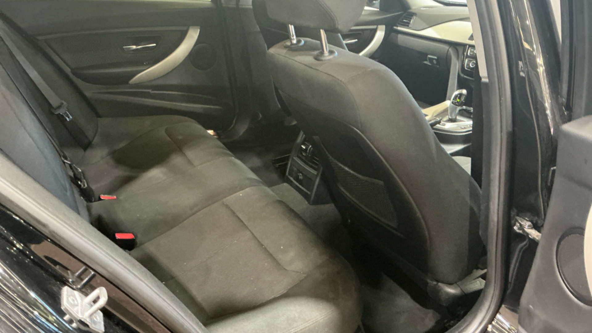 2018 BMW 330e — image 11