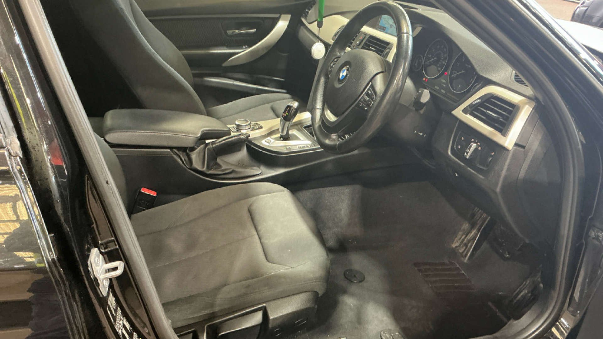 2018 BMW 330e — image 12