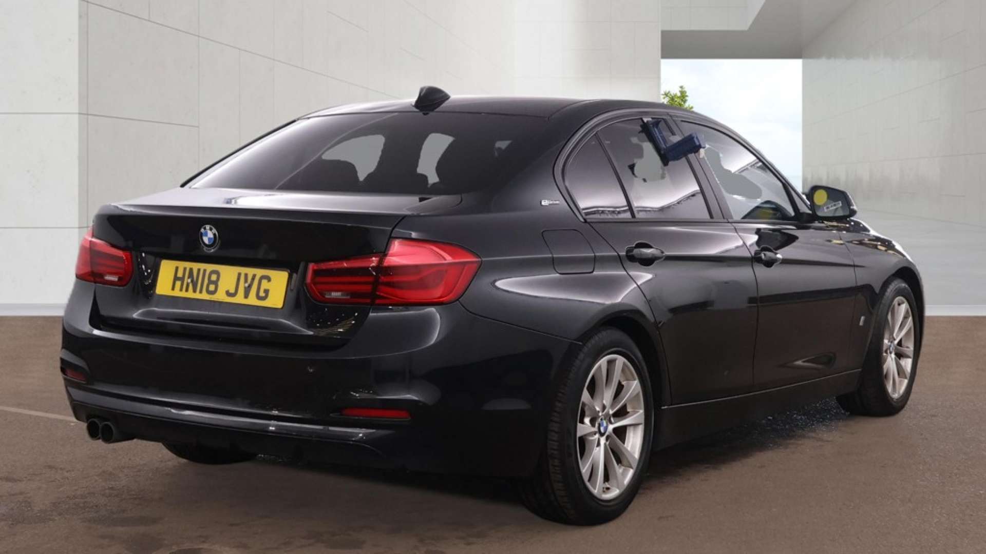 2018 BMW 330e — image 5