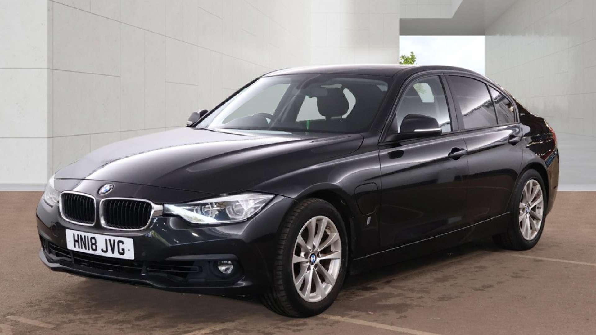 2018 BMW 330e — image 3