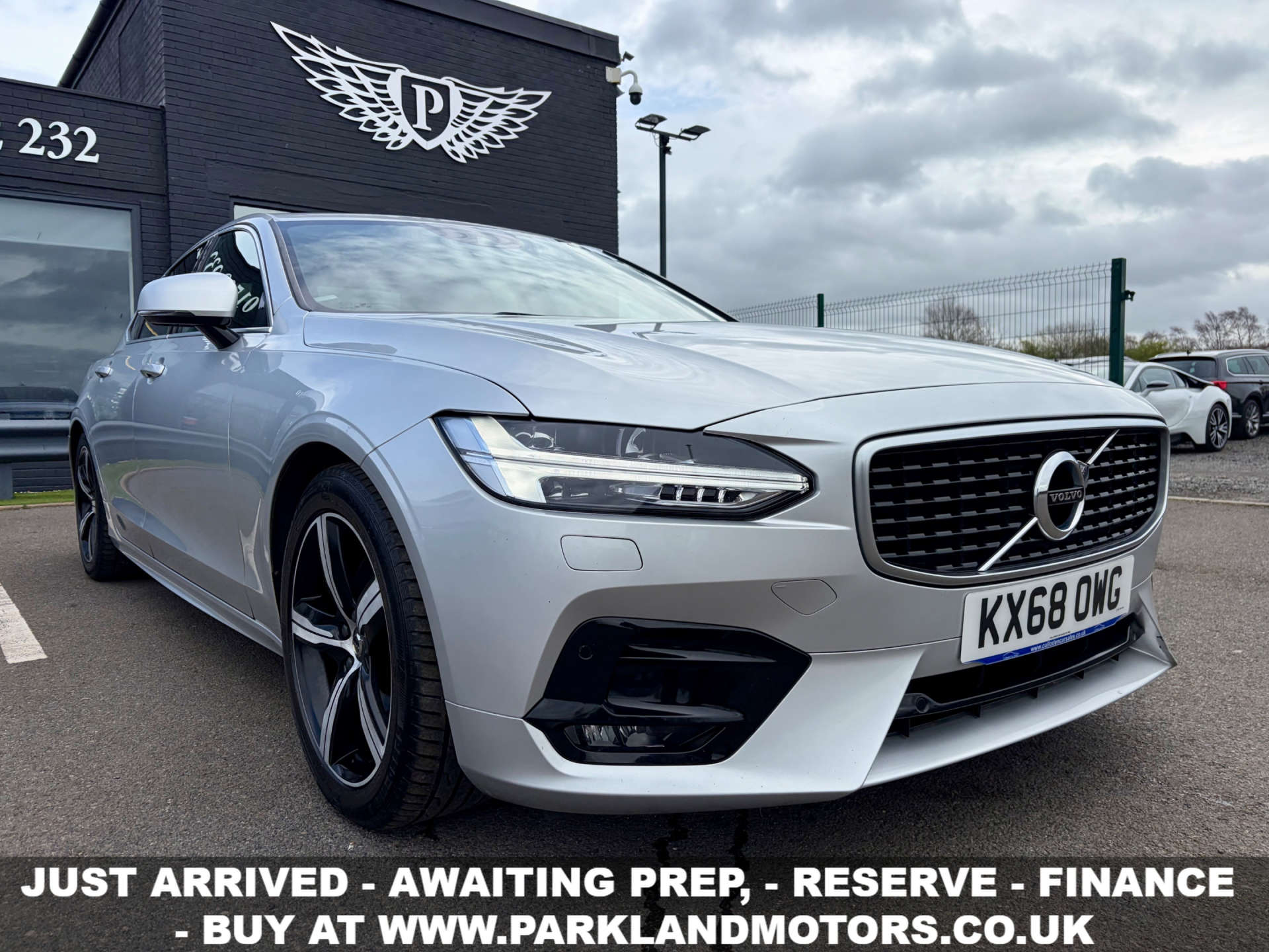 2018 Volvo S90 exterior view