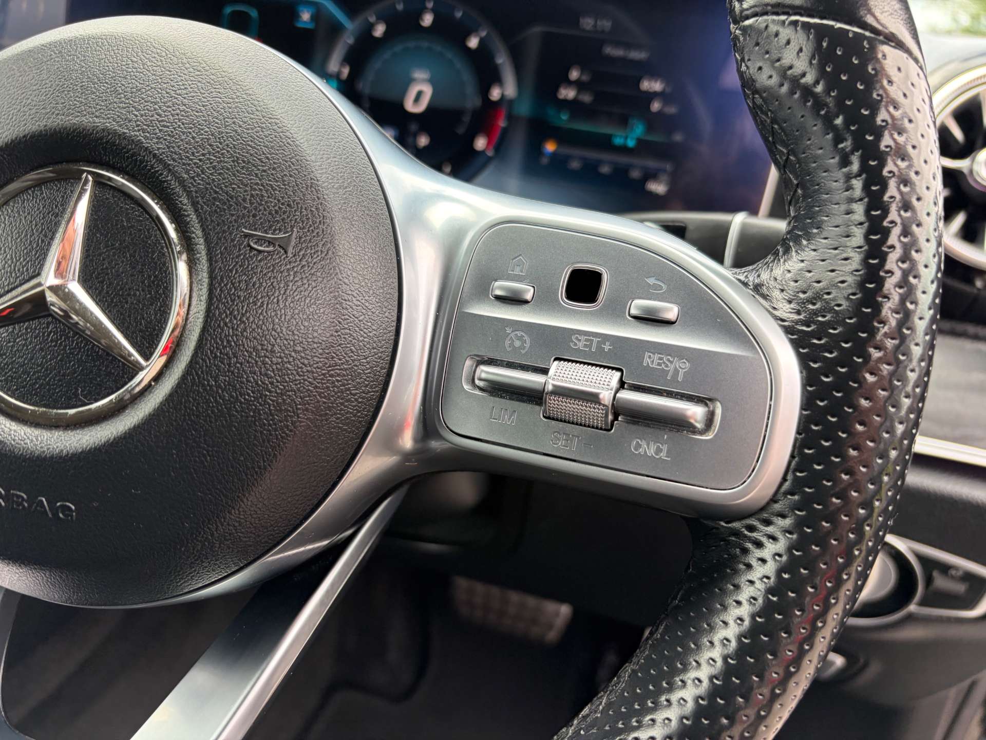 2019 Mercedes E220d — image 36