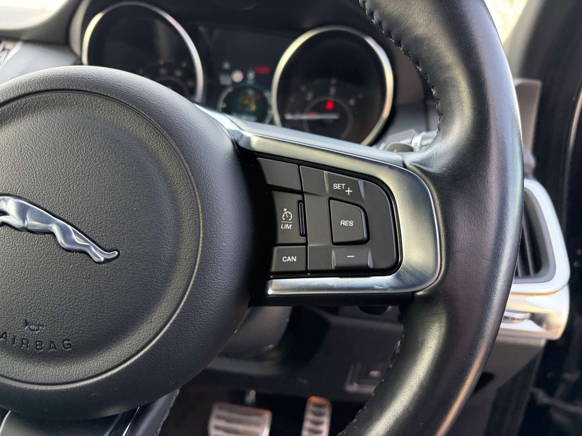 2019 Jaguar E-PACE — image 39