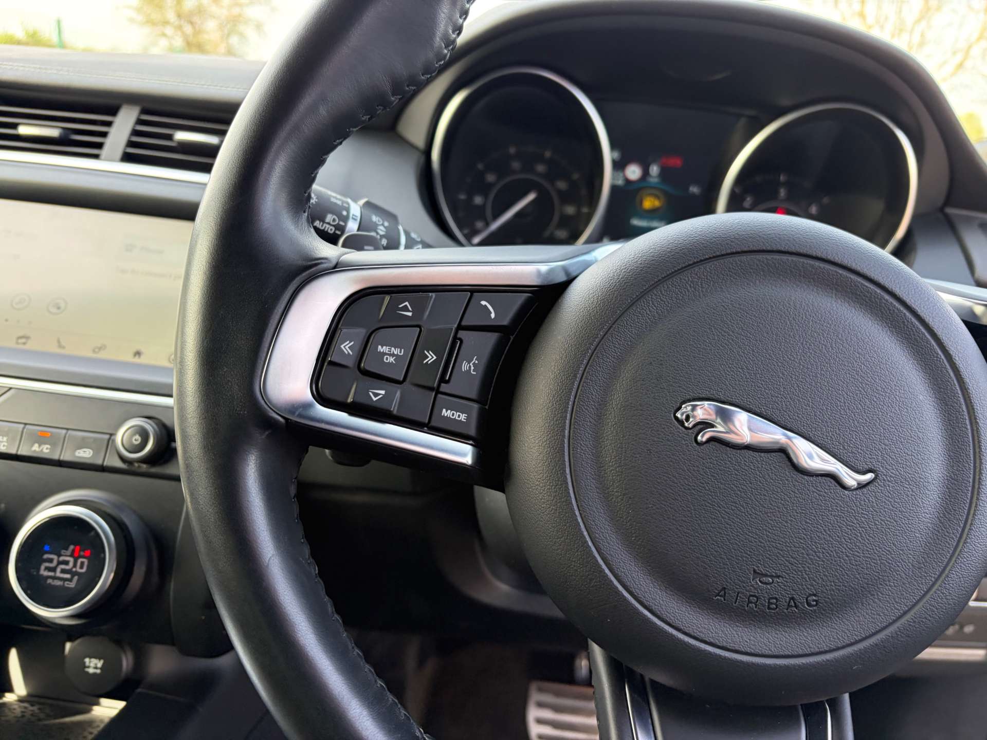 2019 Jaguar E-PACE — image 38
