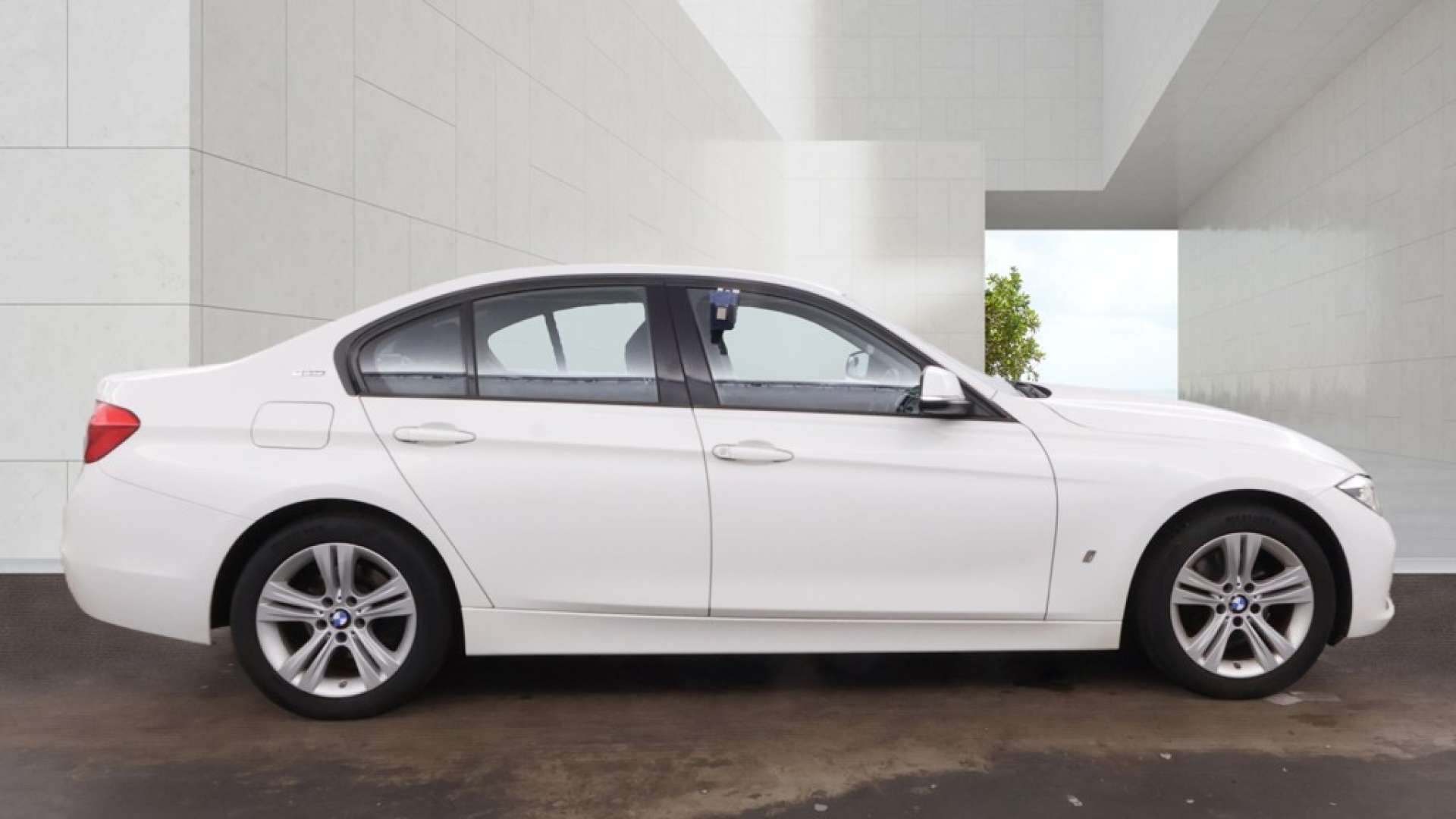 2018 BMW 330e — image 6