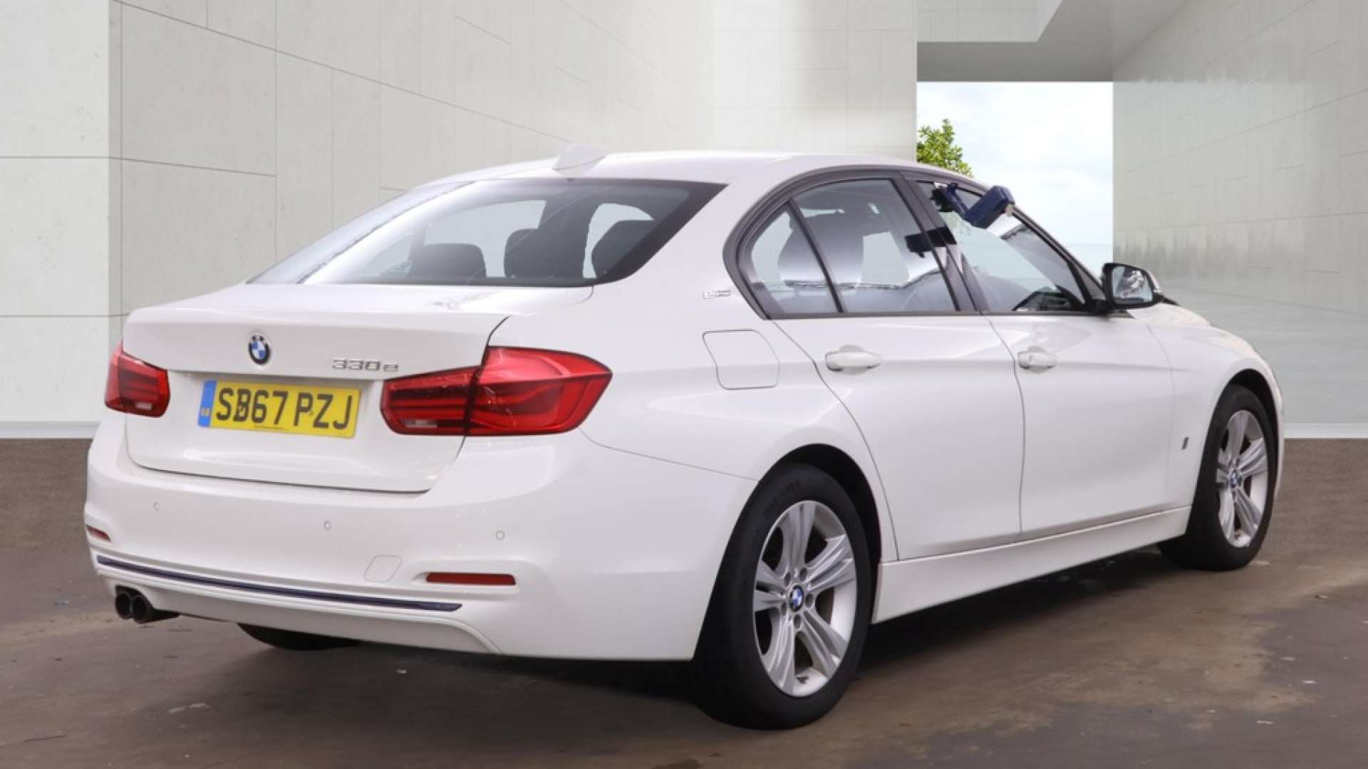 2018 BMW 330e — image 5