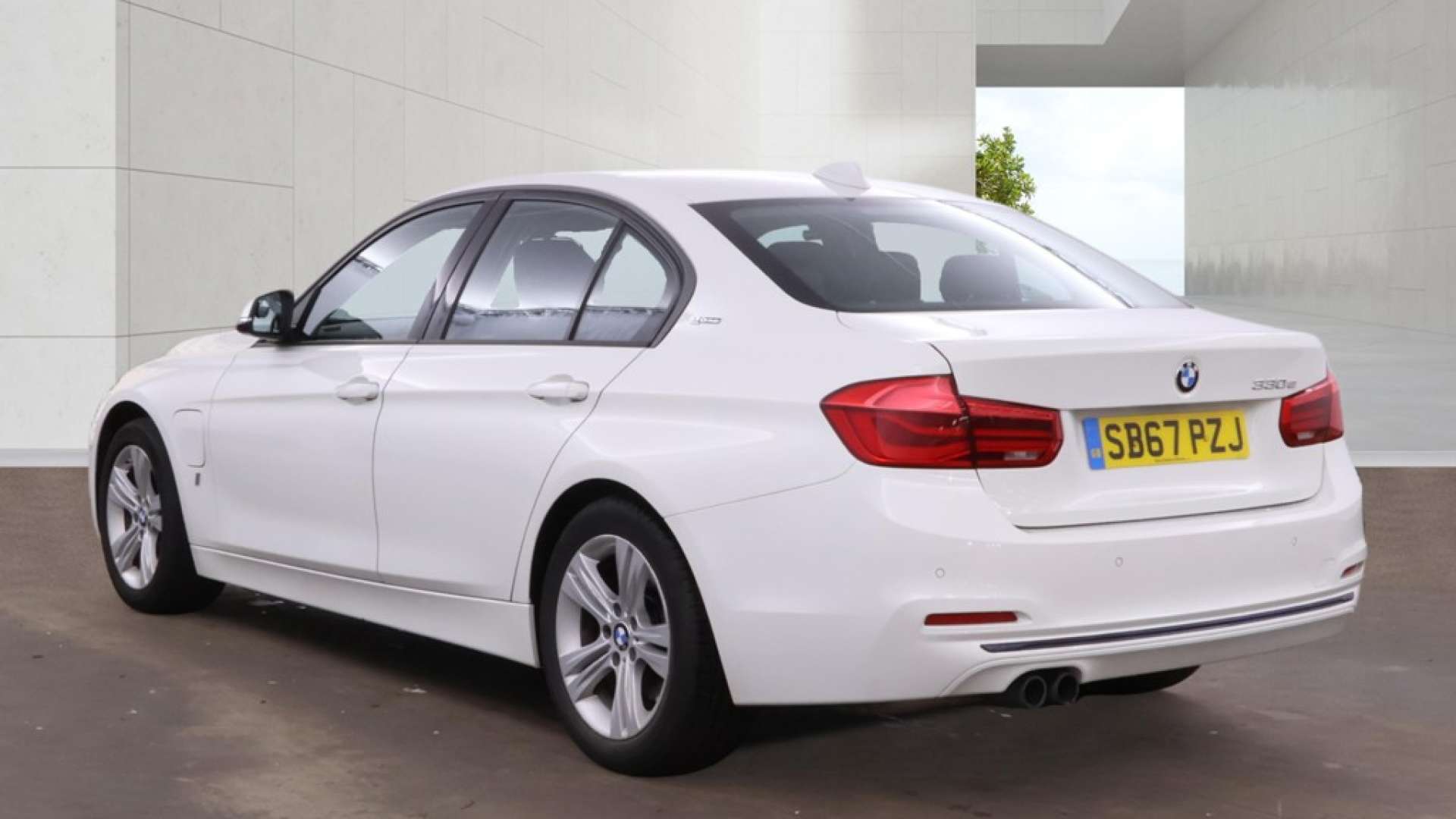 2018 BMW 330e — image 4