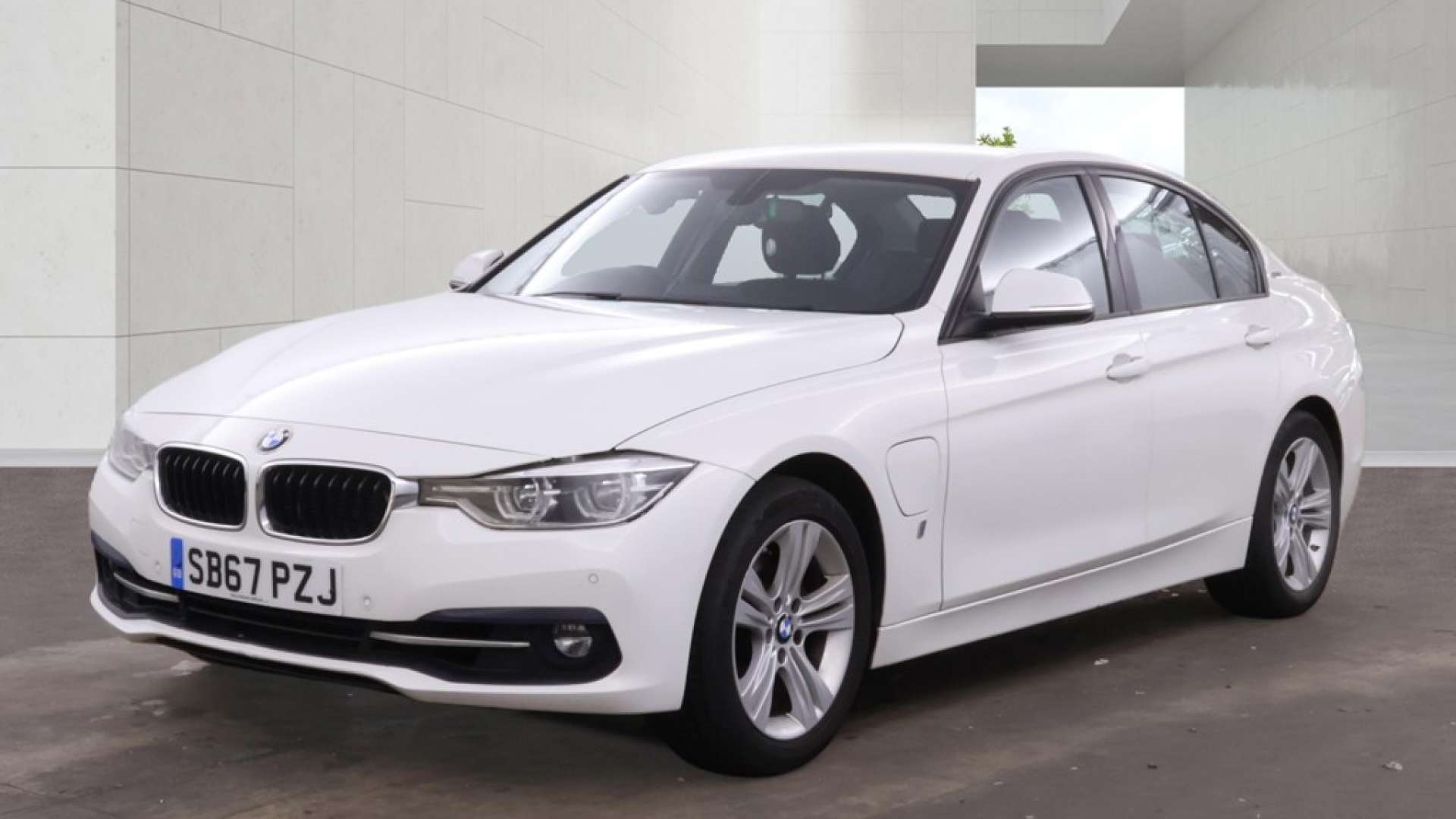 2018 BMW 330e — image 3