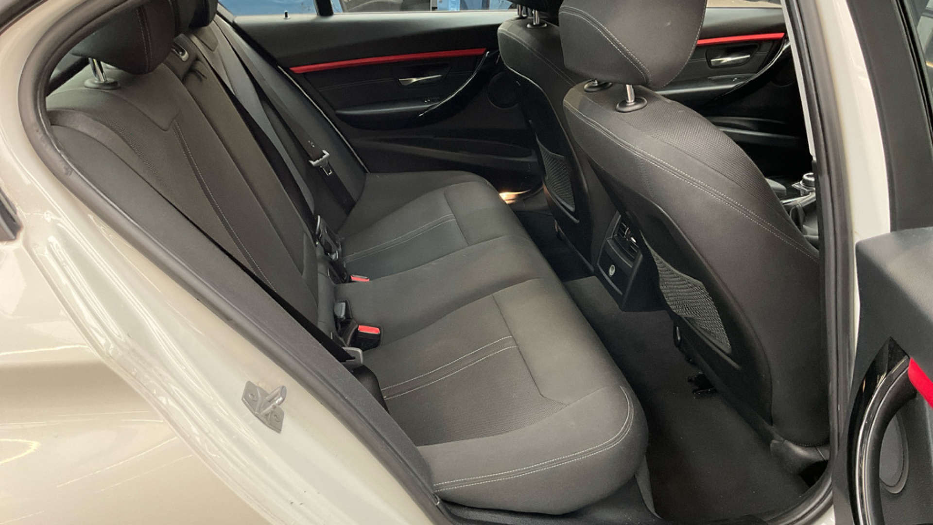 2018 BMW 330e — image 11
