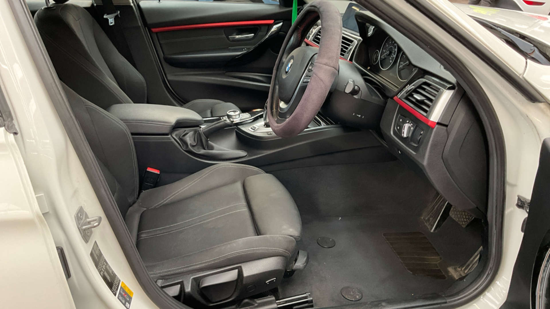 2018 BMW 330e — image 12