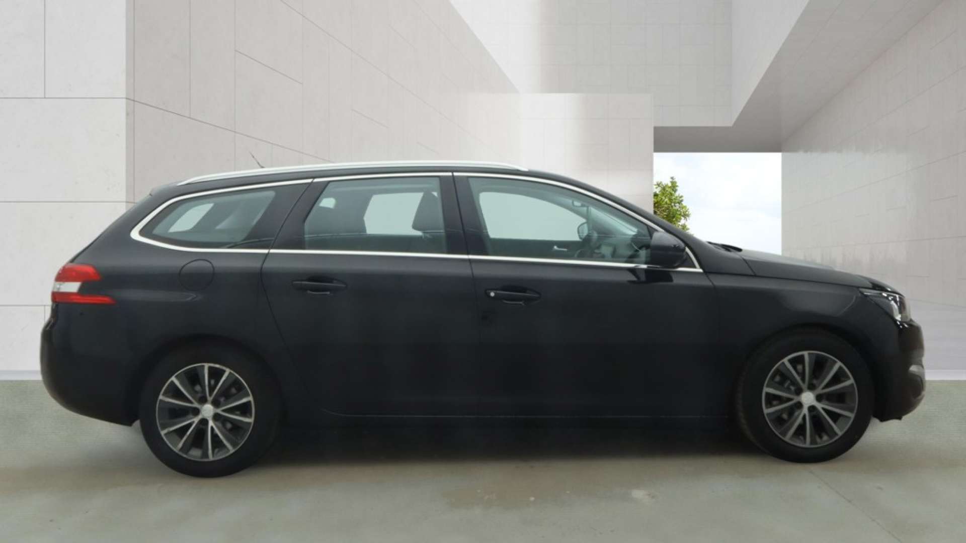 2016 Peugeot 308 — image 6