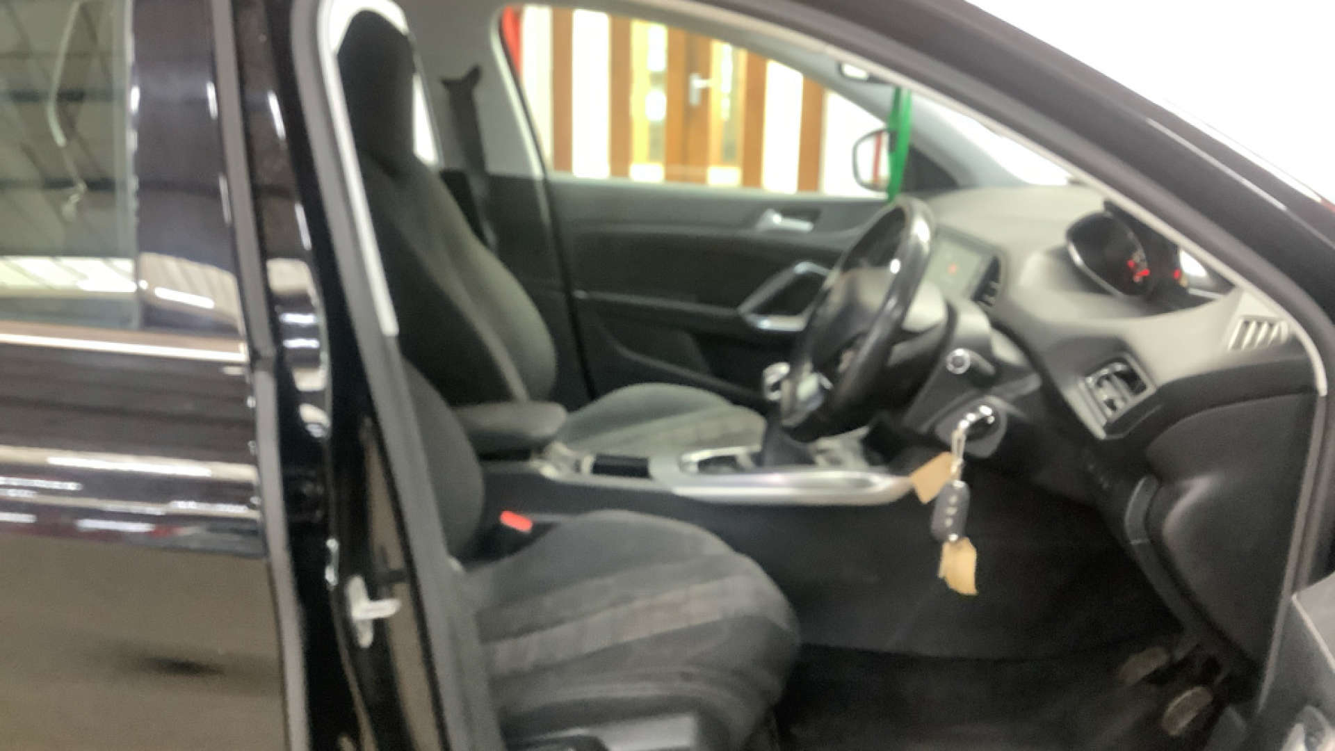 2016 Peugeot 308 — image 12