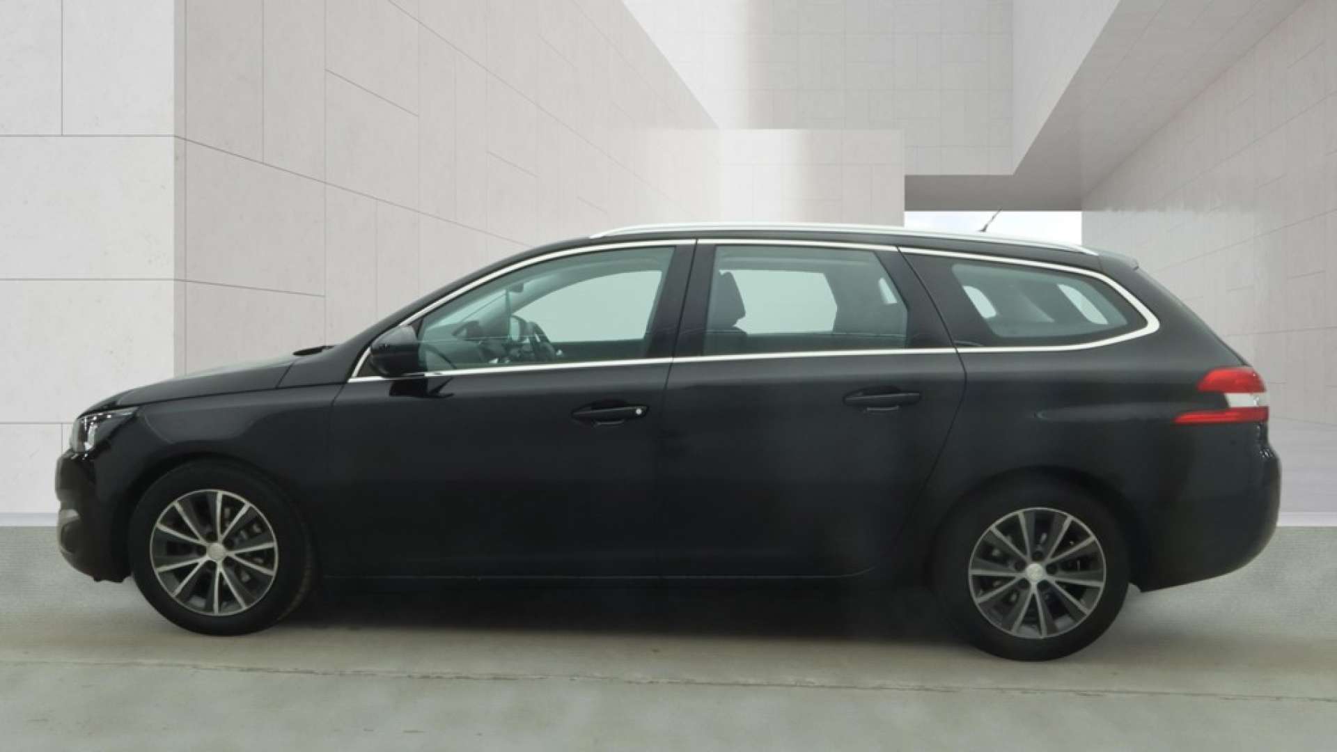 2016 Peugeot 308 — image 7
