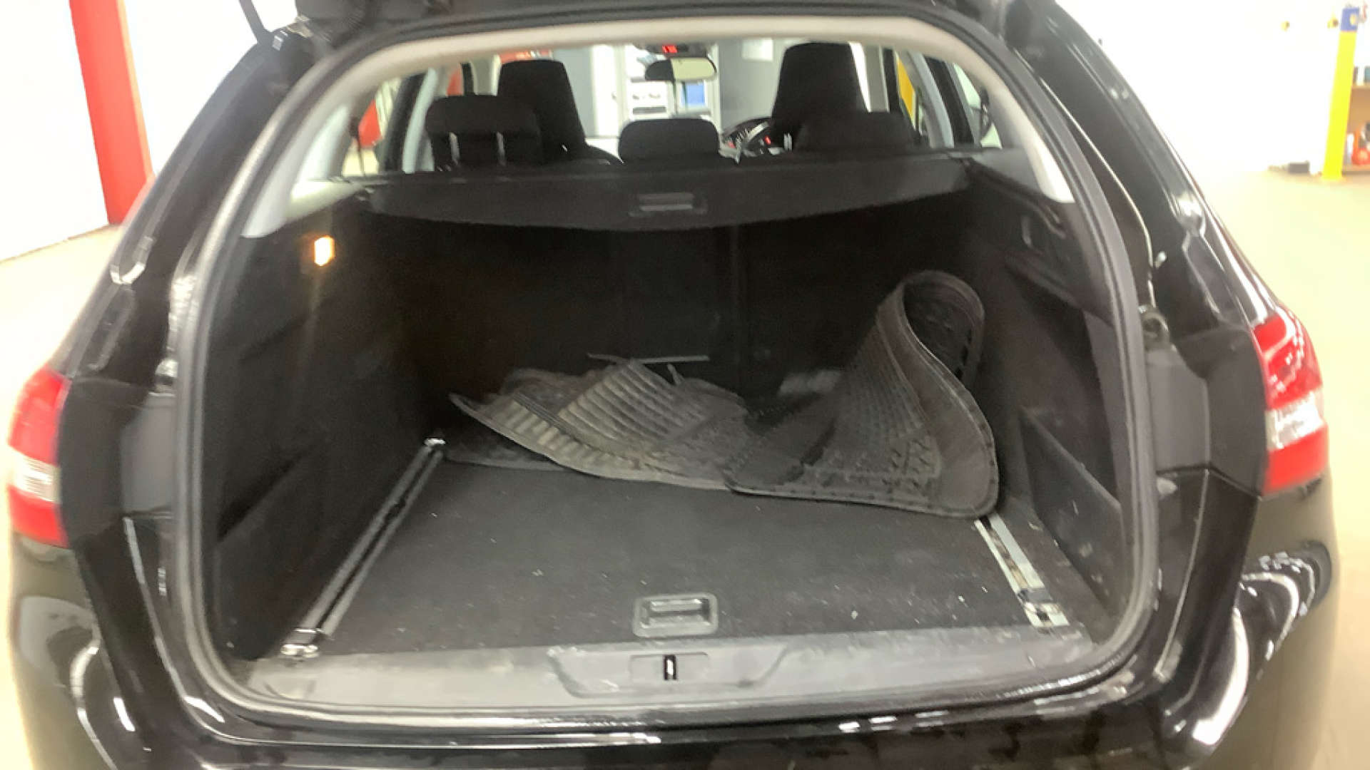 2016 Peugeot 308 — image 10