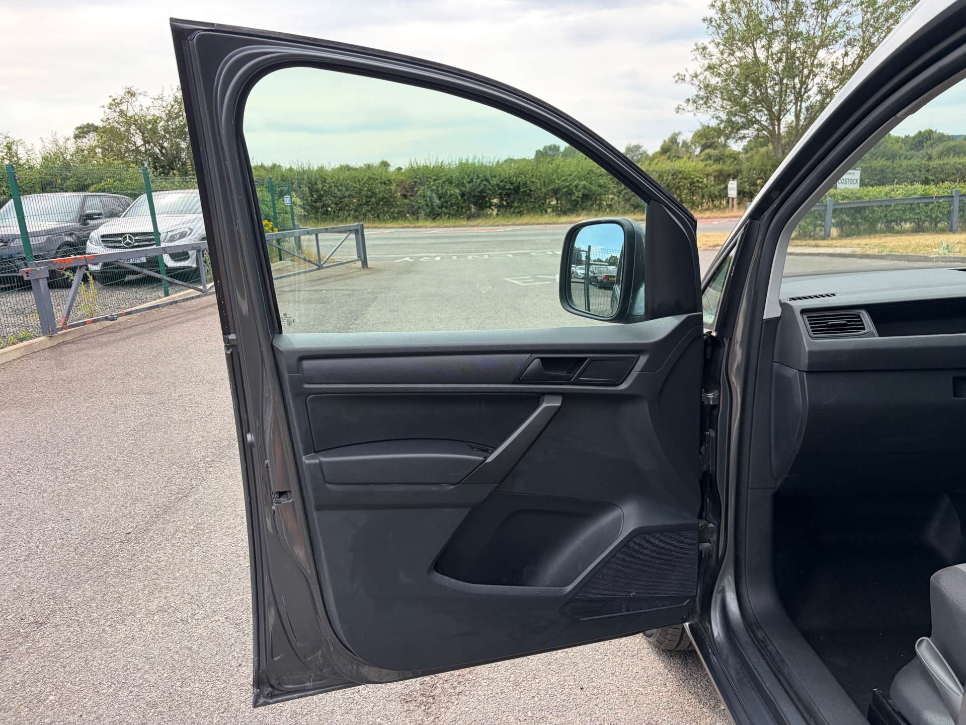 2017 Volkswagen Caddy — image 15