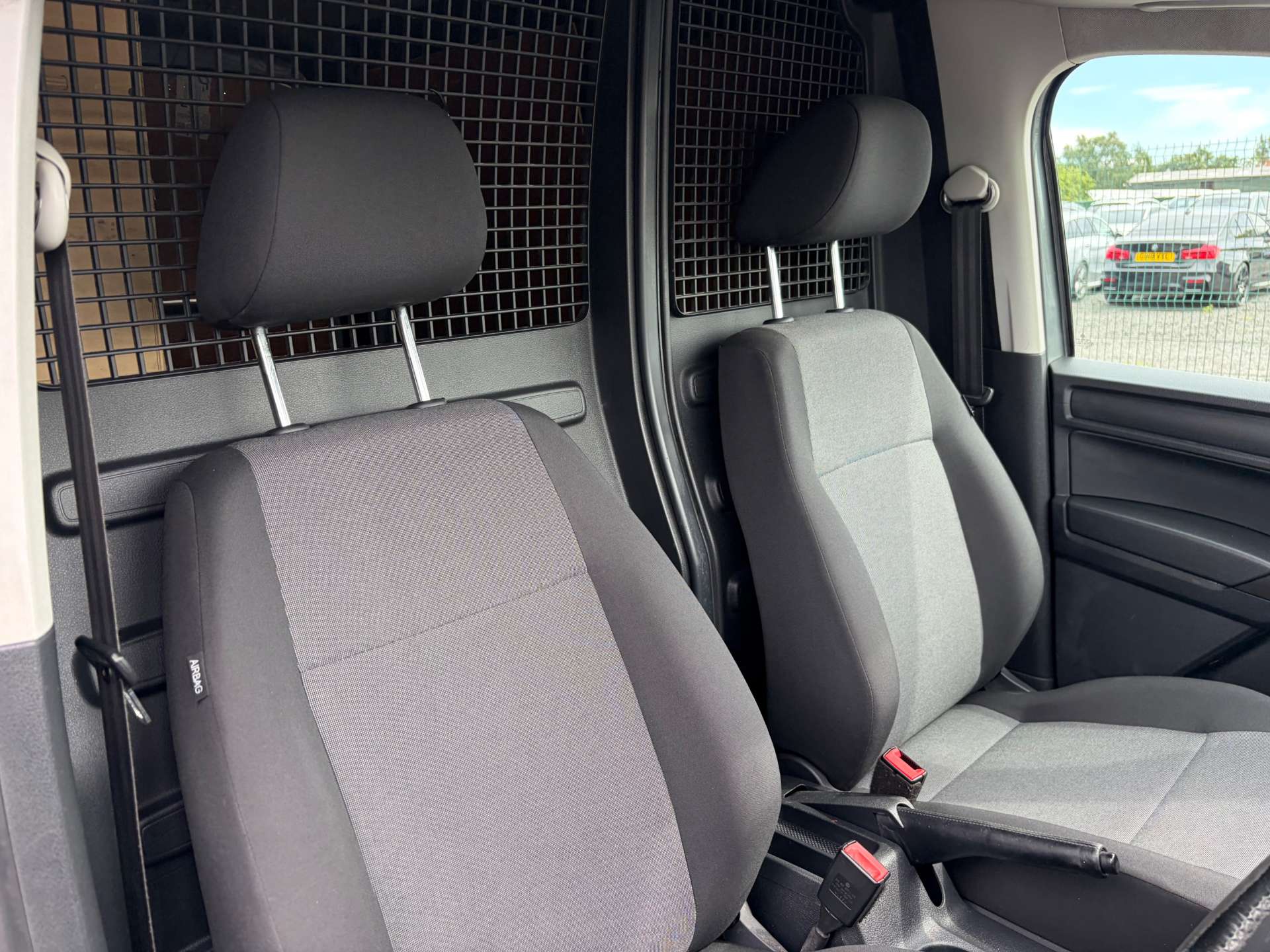 2017 Volkswagen Caddy — image 24