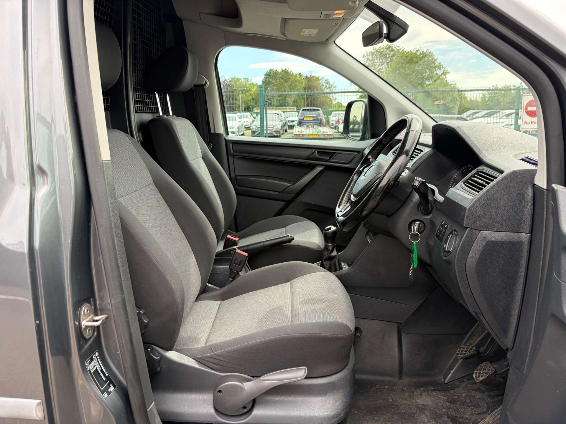 2017 Volkswagen Caddy — image 23