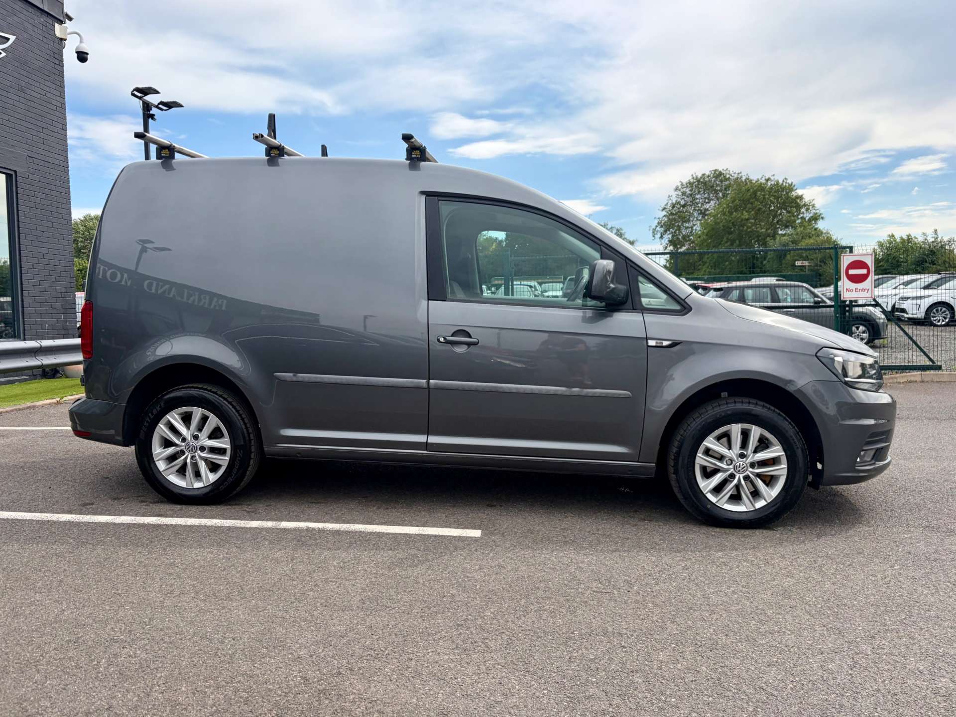 2017 Volkswagen Caddy — image 10