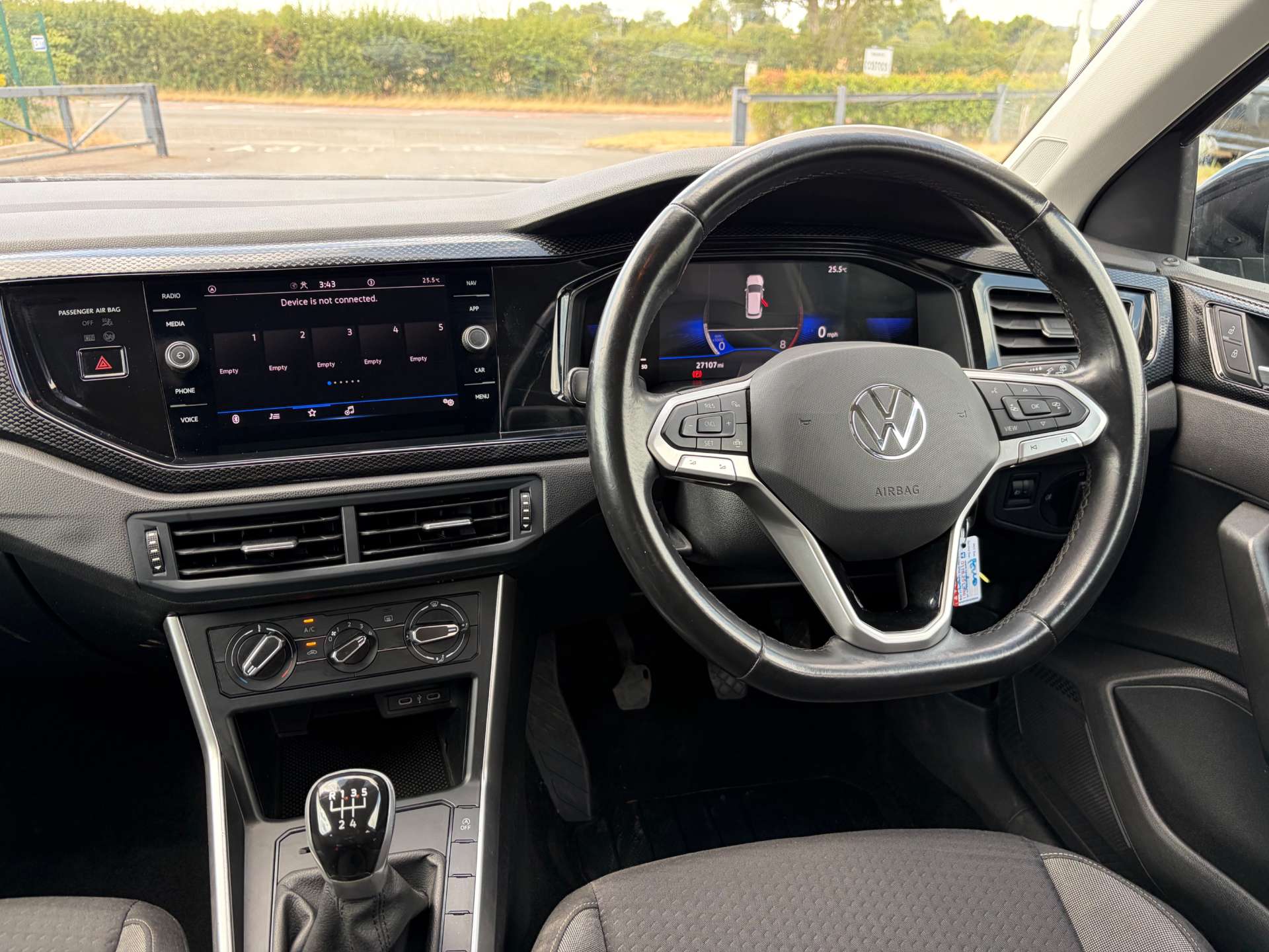 2024 Volkswagen Polo — image 3