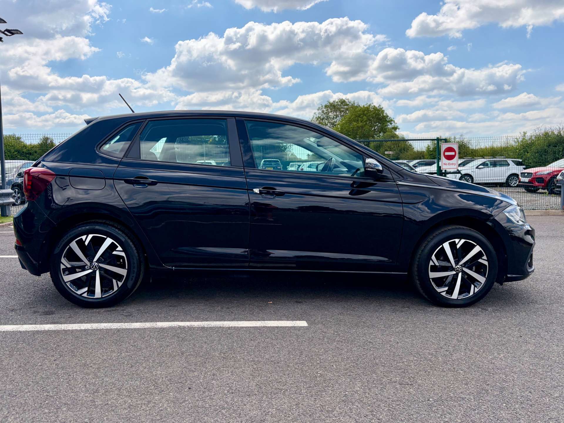 2024 Volkswagen Polo — image 10