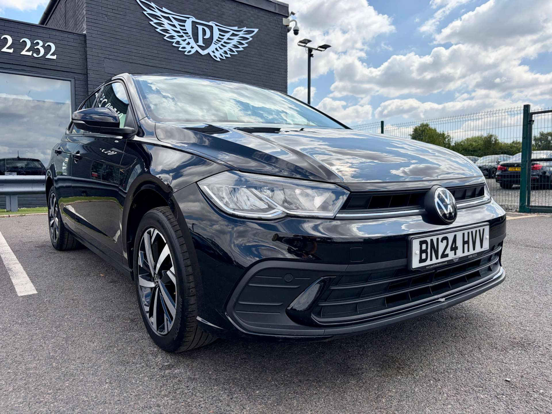 2024 Volkswagen Polo — image 2