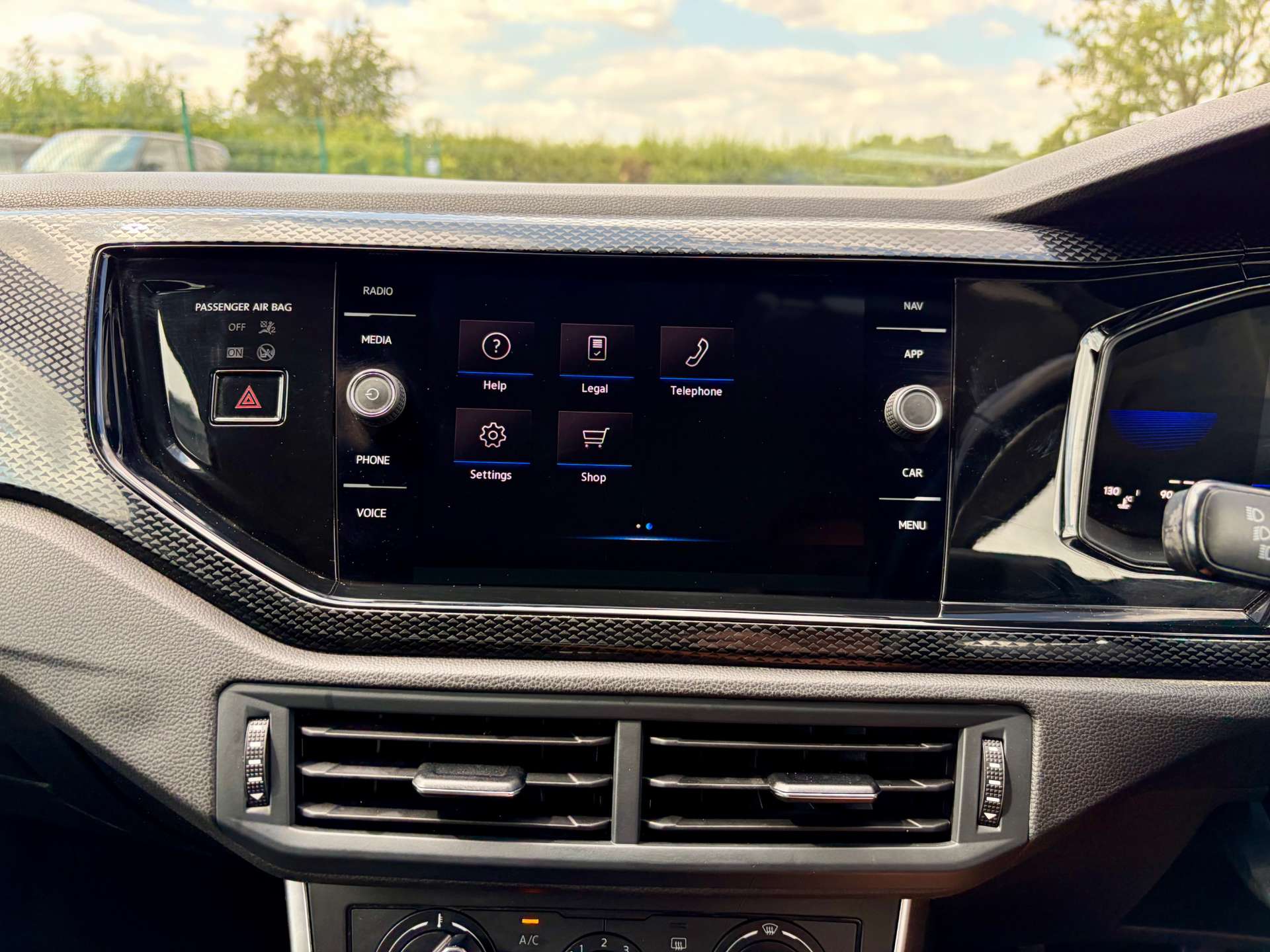 2024 Volkswagen Polo — image 38