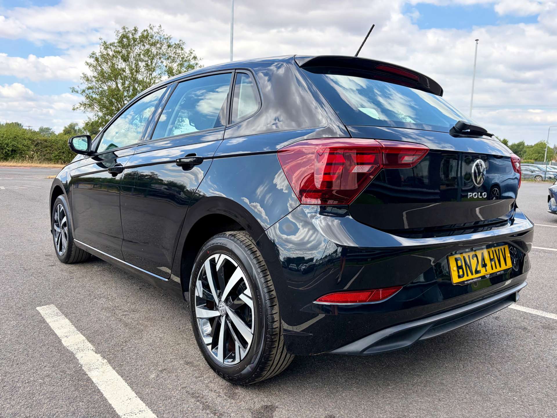 2024 Volkswagen Polo — image 7