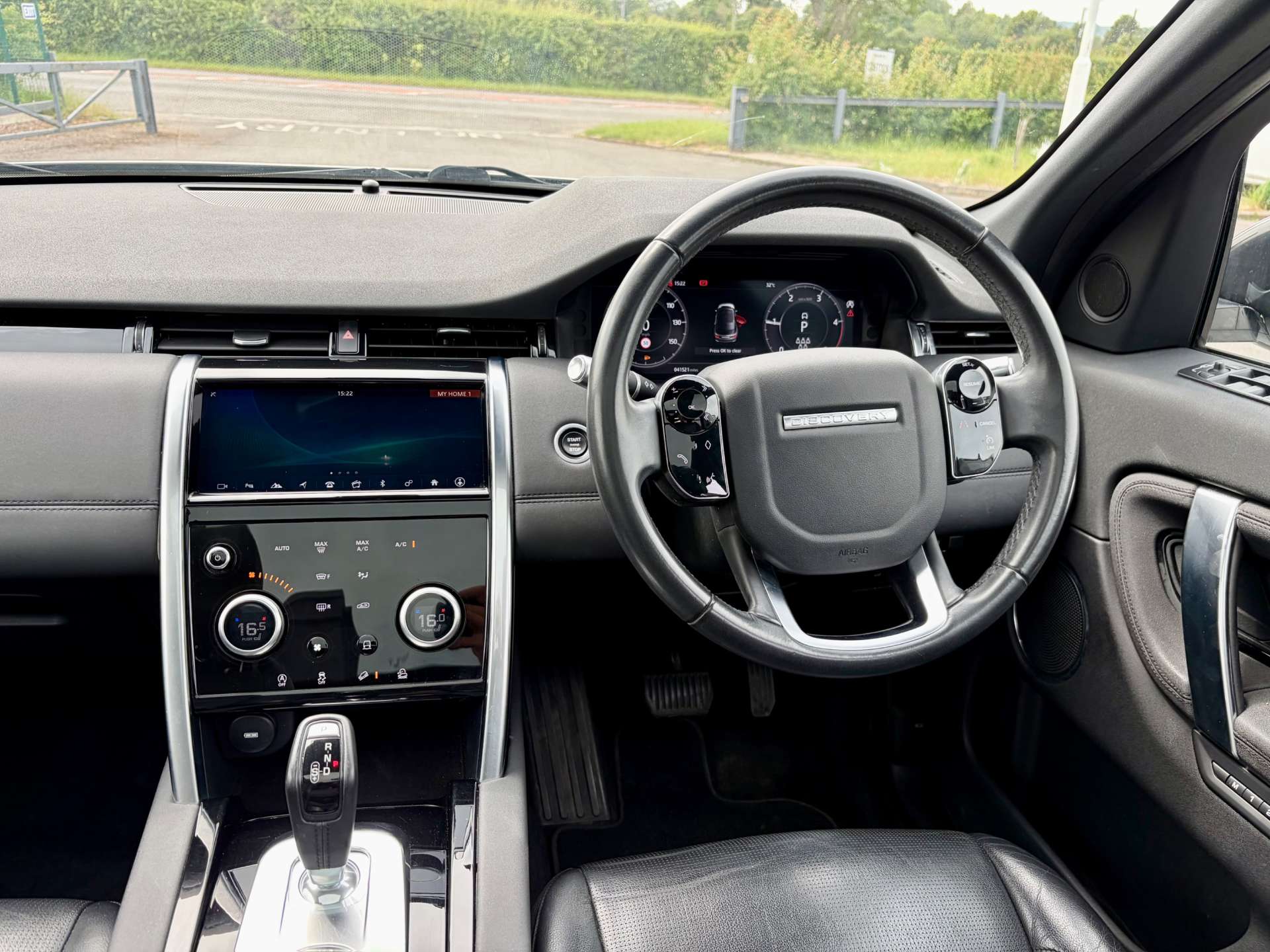 2019 Land Rover Discovery — image 3