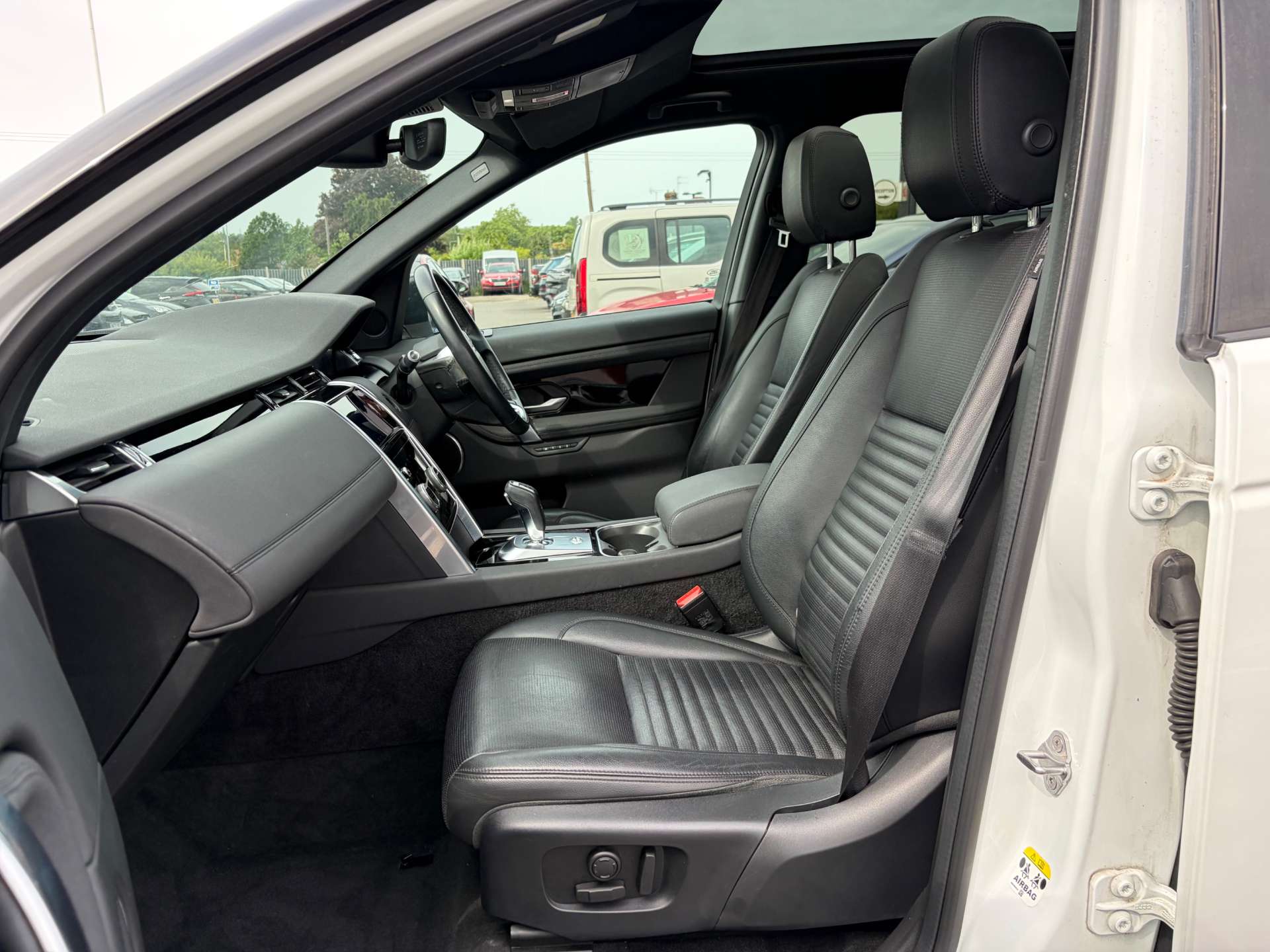 2019 Land Rover Discovery — image 16