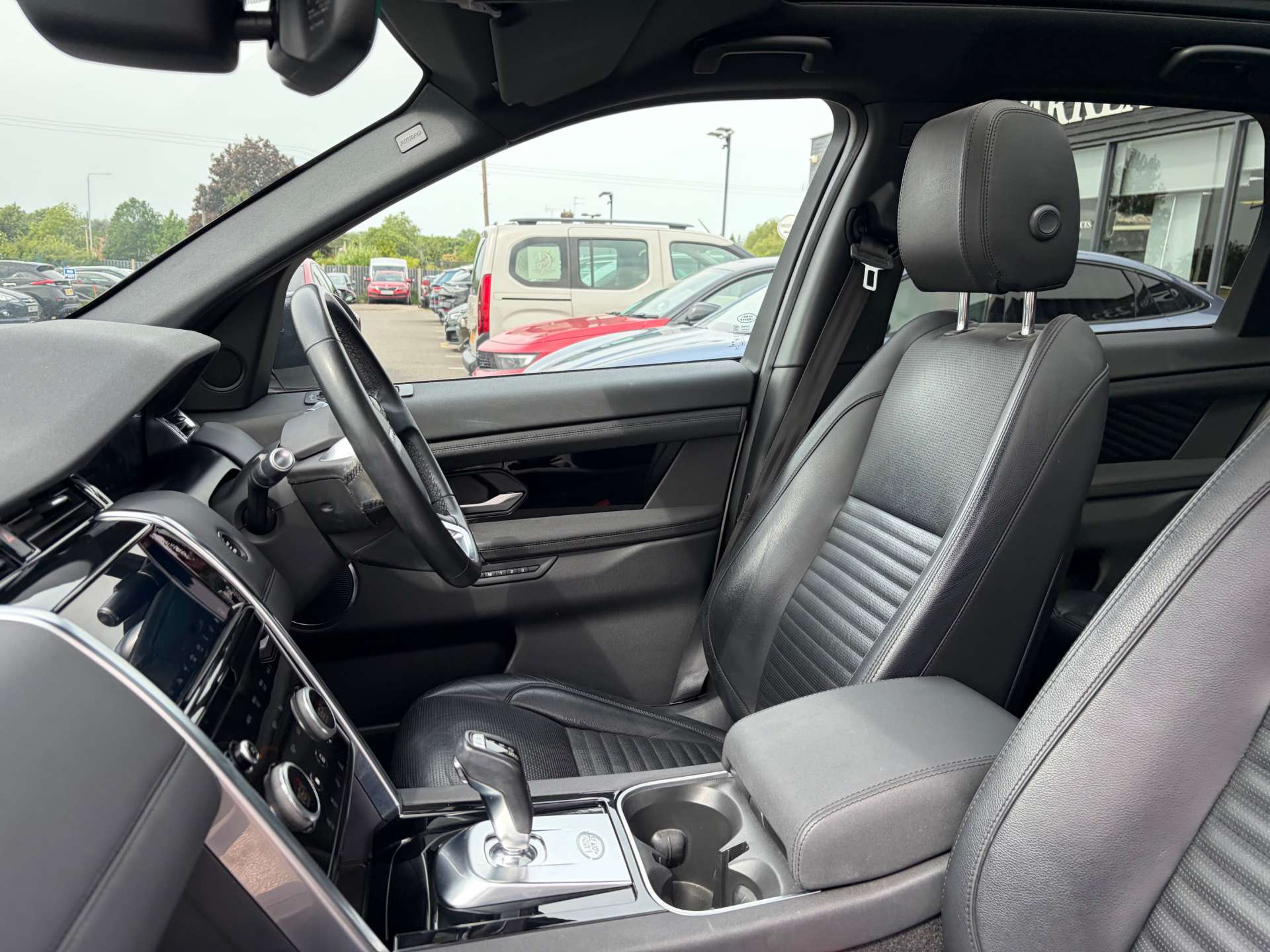 2019 Land Rover Discovery — image 18