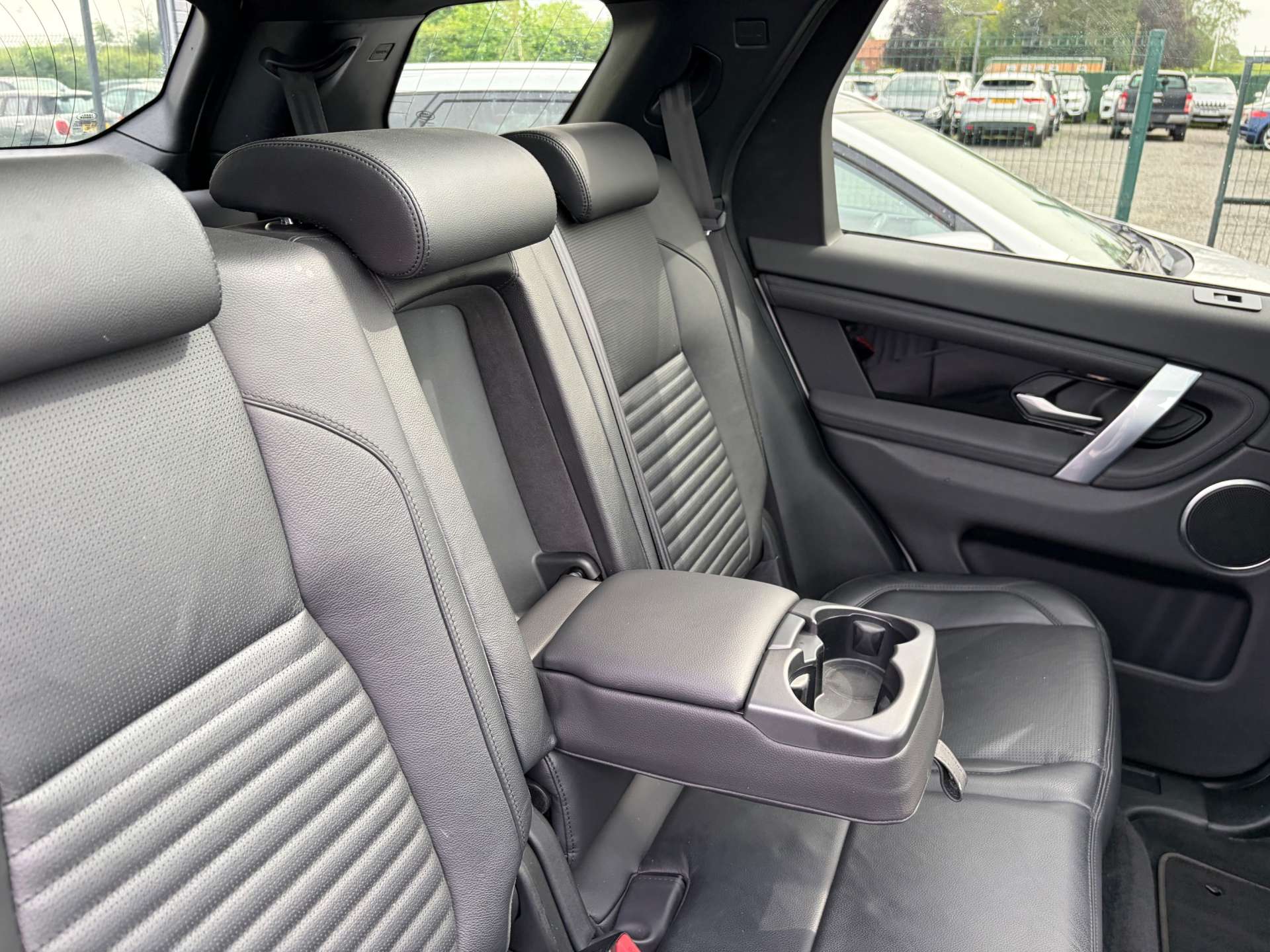 2019 Land Rover Discovery — image 30