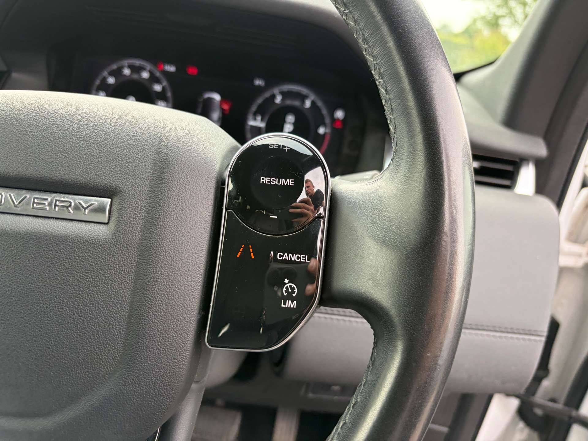 2019 Land Rover Discovery — image 40