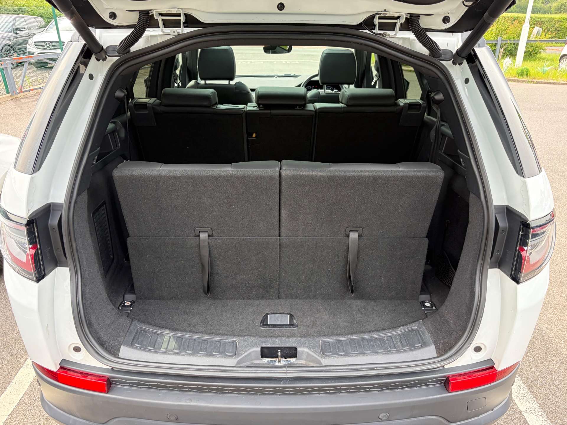 2019 Land Rover Discovery — image 24